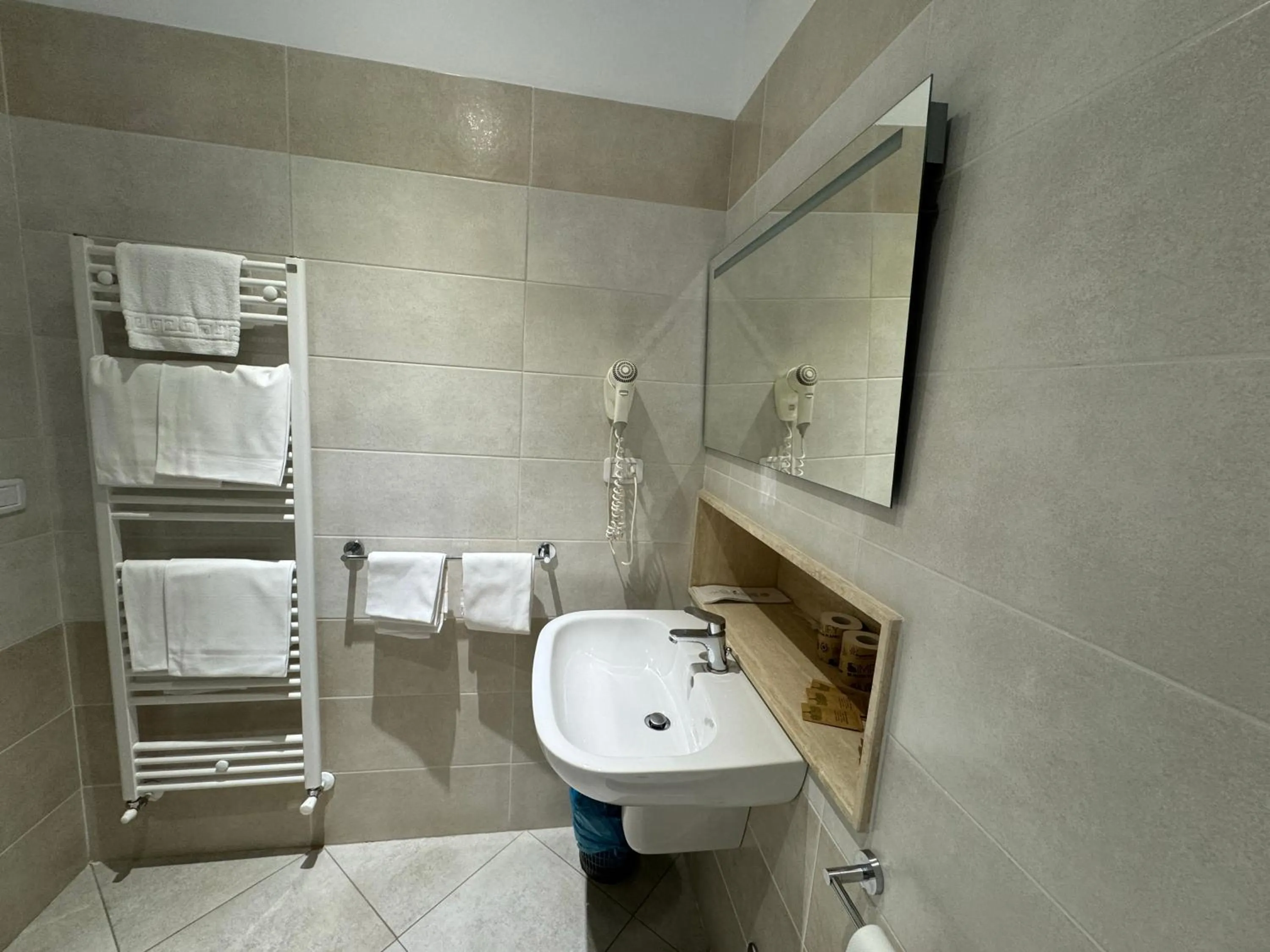 Bathroom in Hotel Holidays