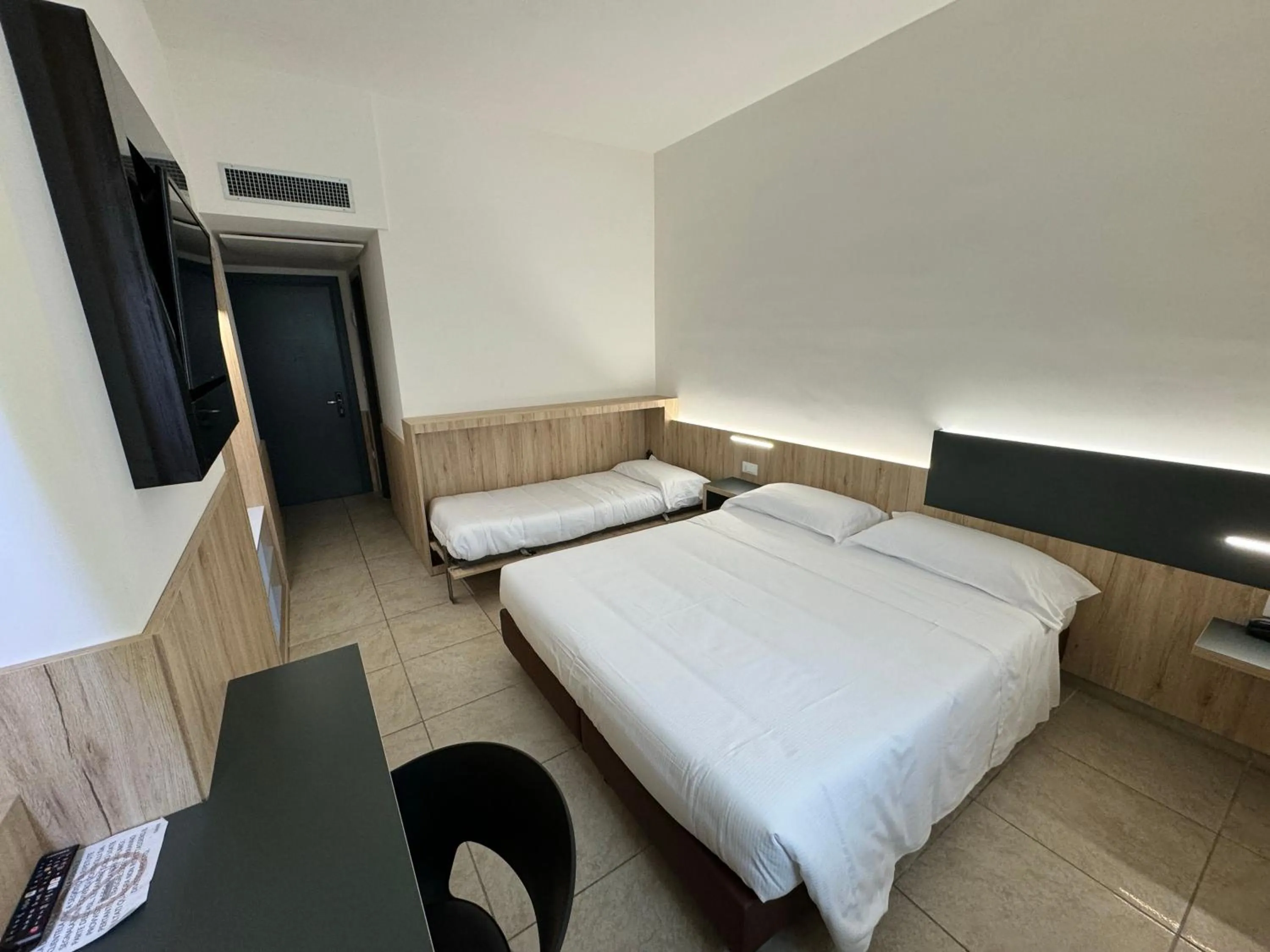 Bedroom, Bed in Hotel Holidays