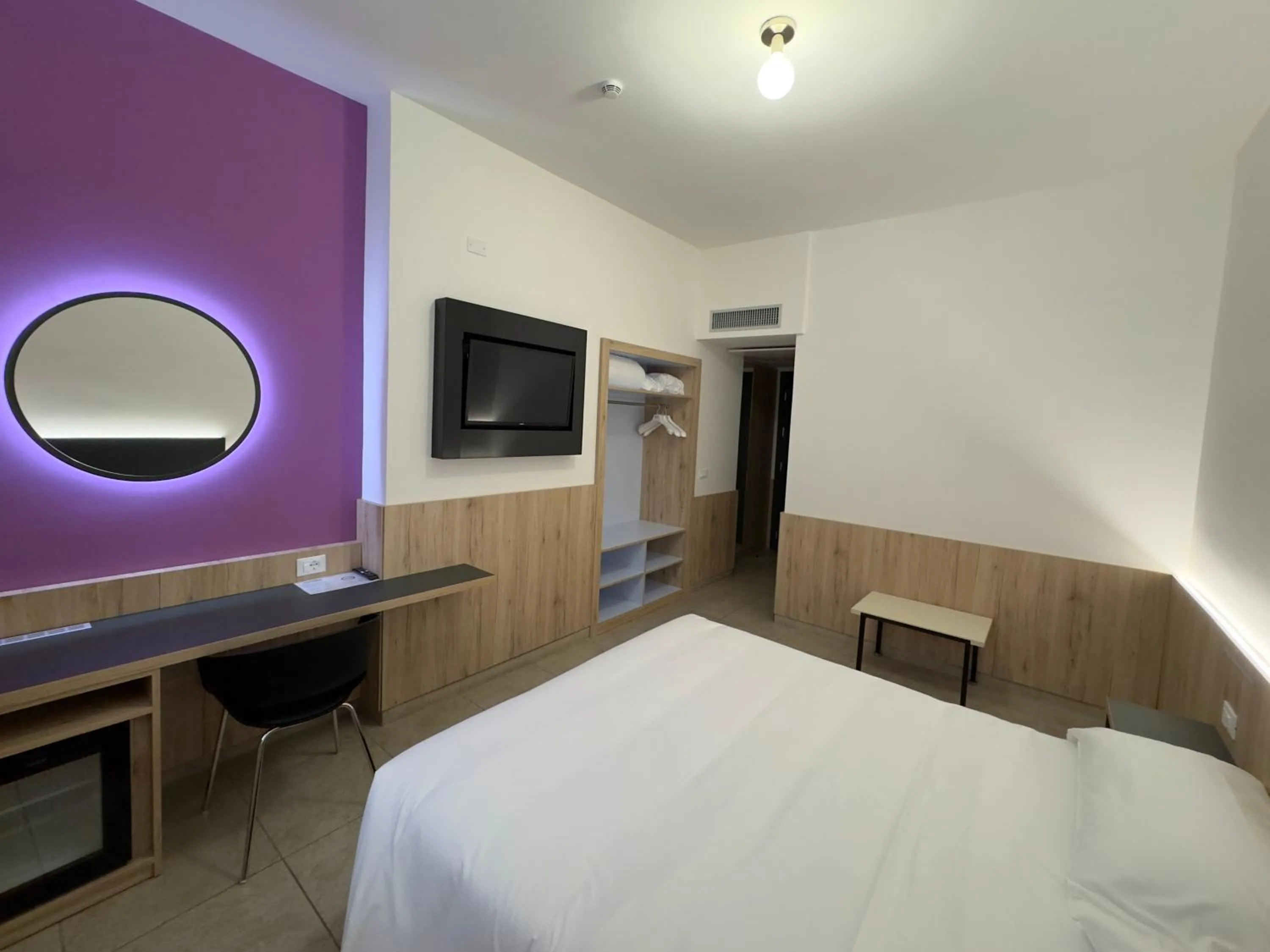 Bedroom, Bed in Hotel Holidays