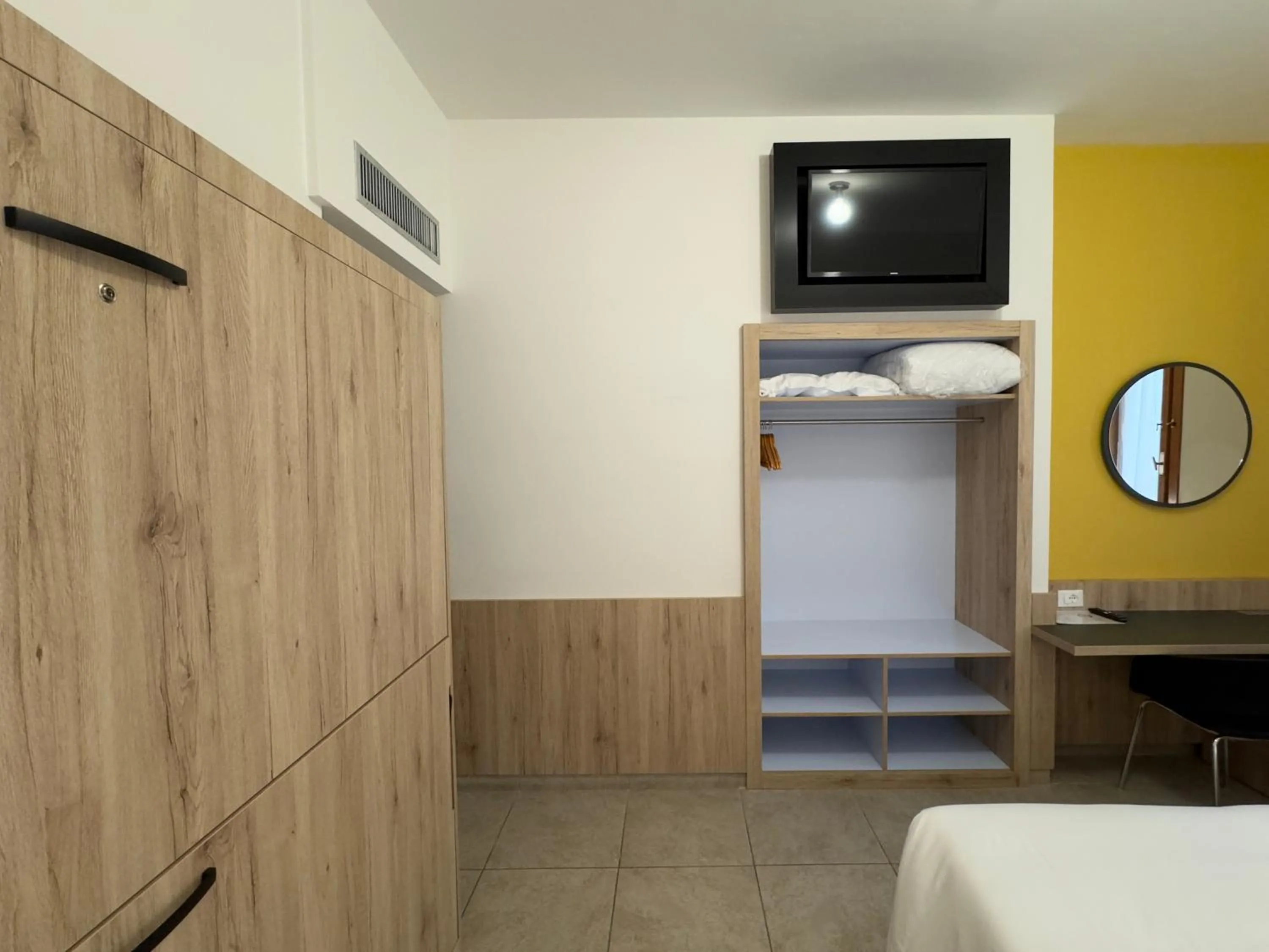 Bedroom, Bed in Hotel Holidays