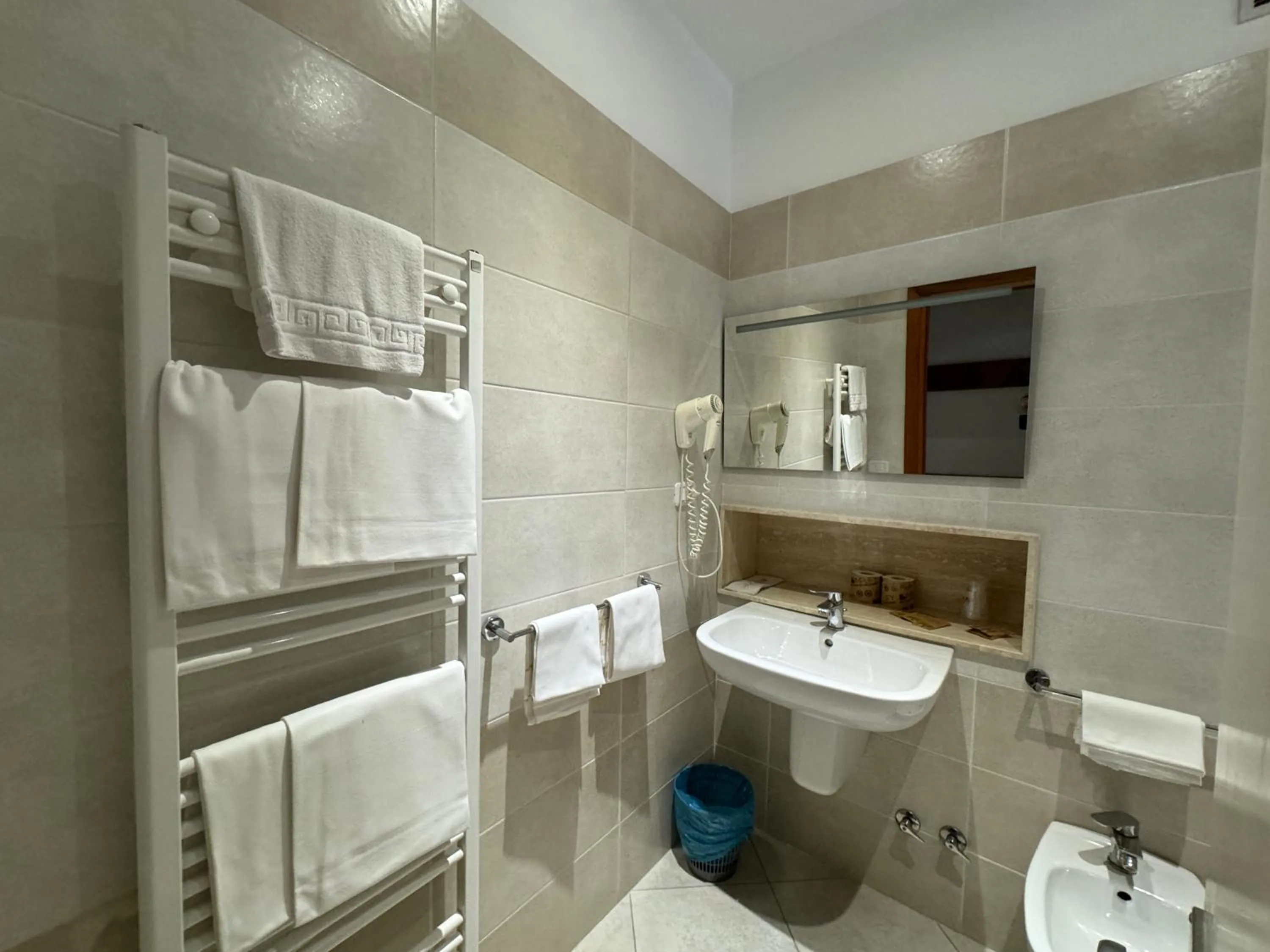 Bathroom in Hotel Holidays