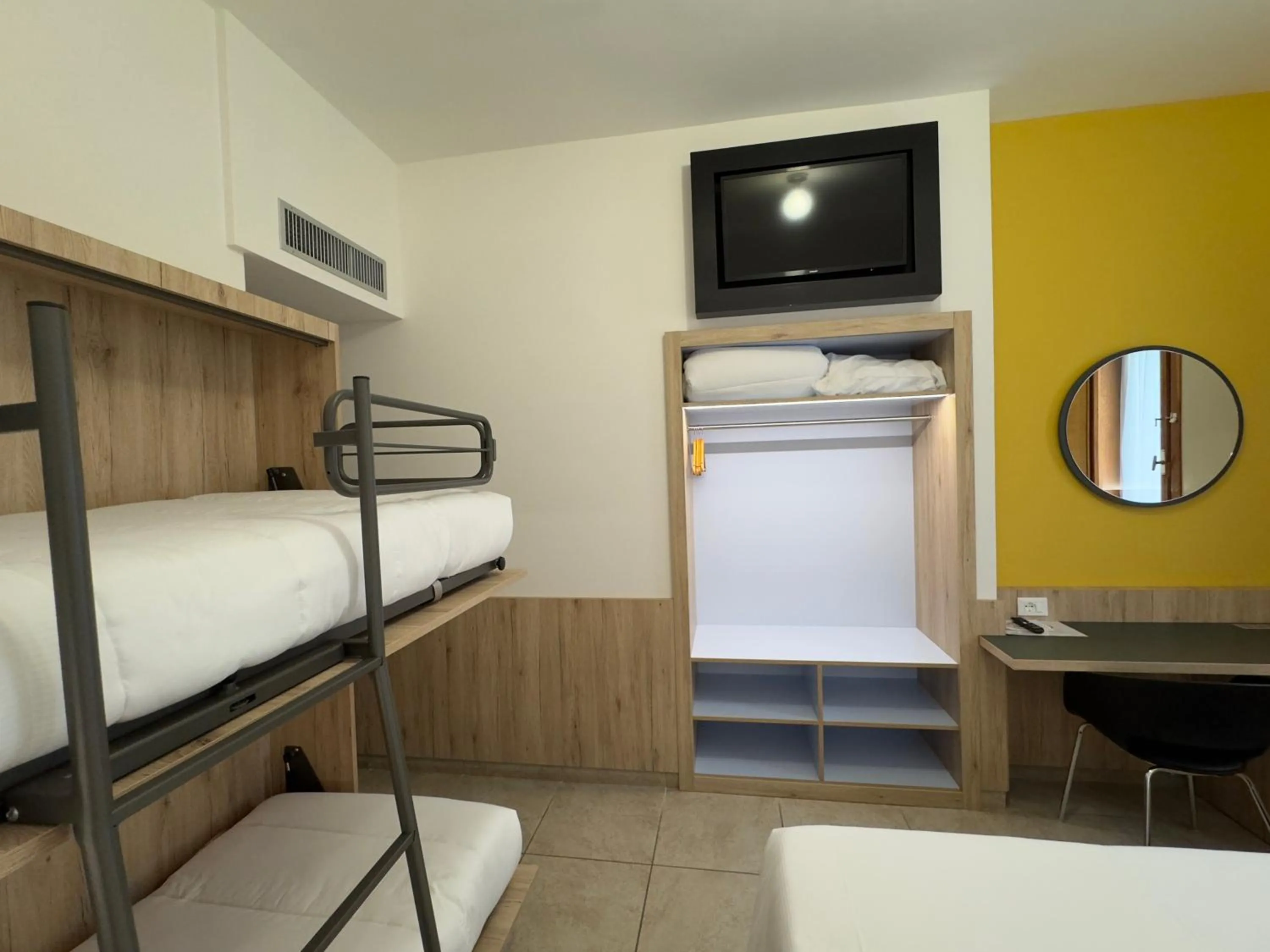 Bedroom, Bed in Hotel Holidays