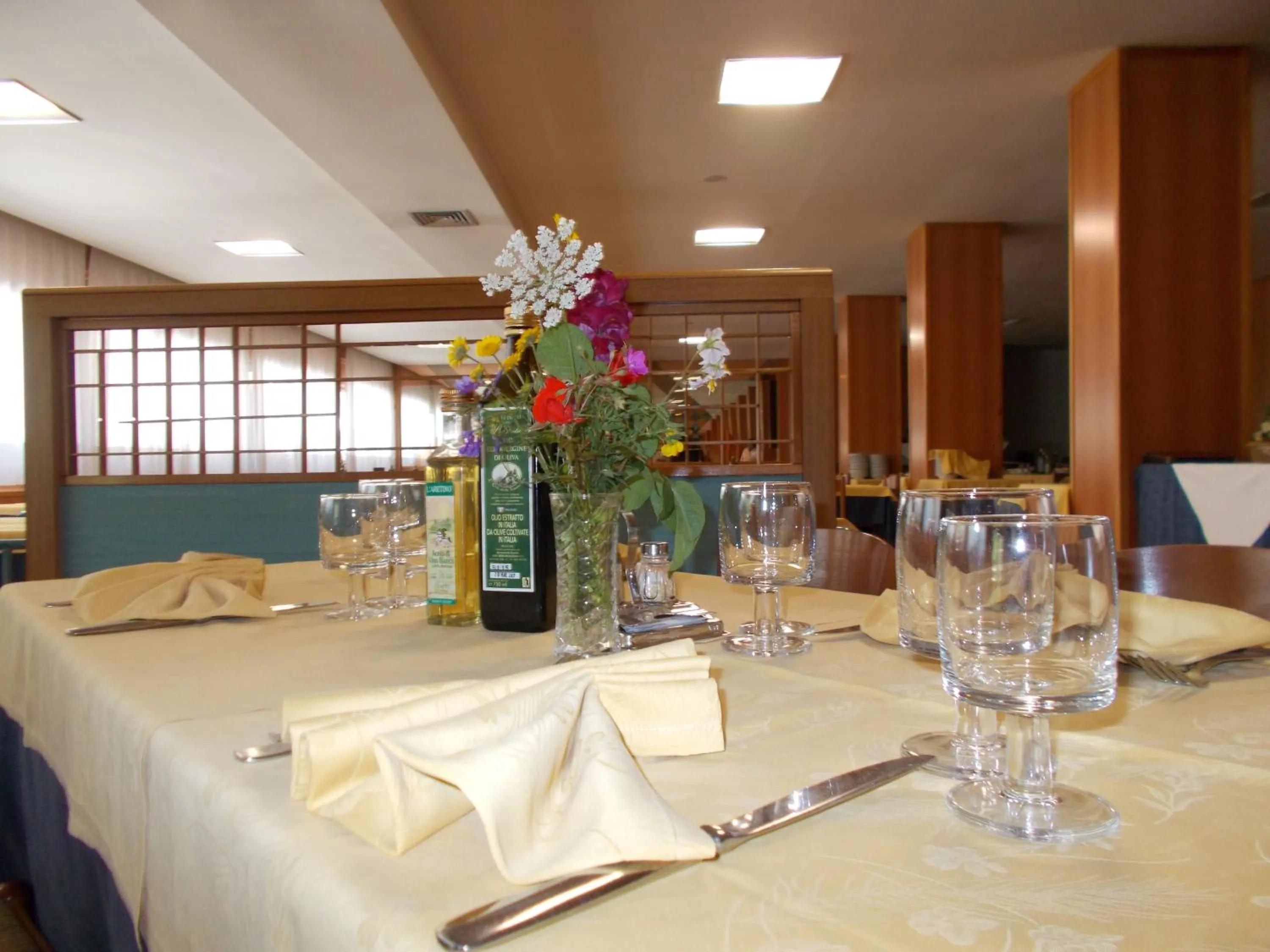 Restaurant/places to eat in Hotel Holidays