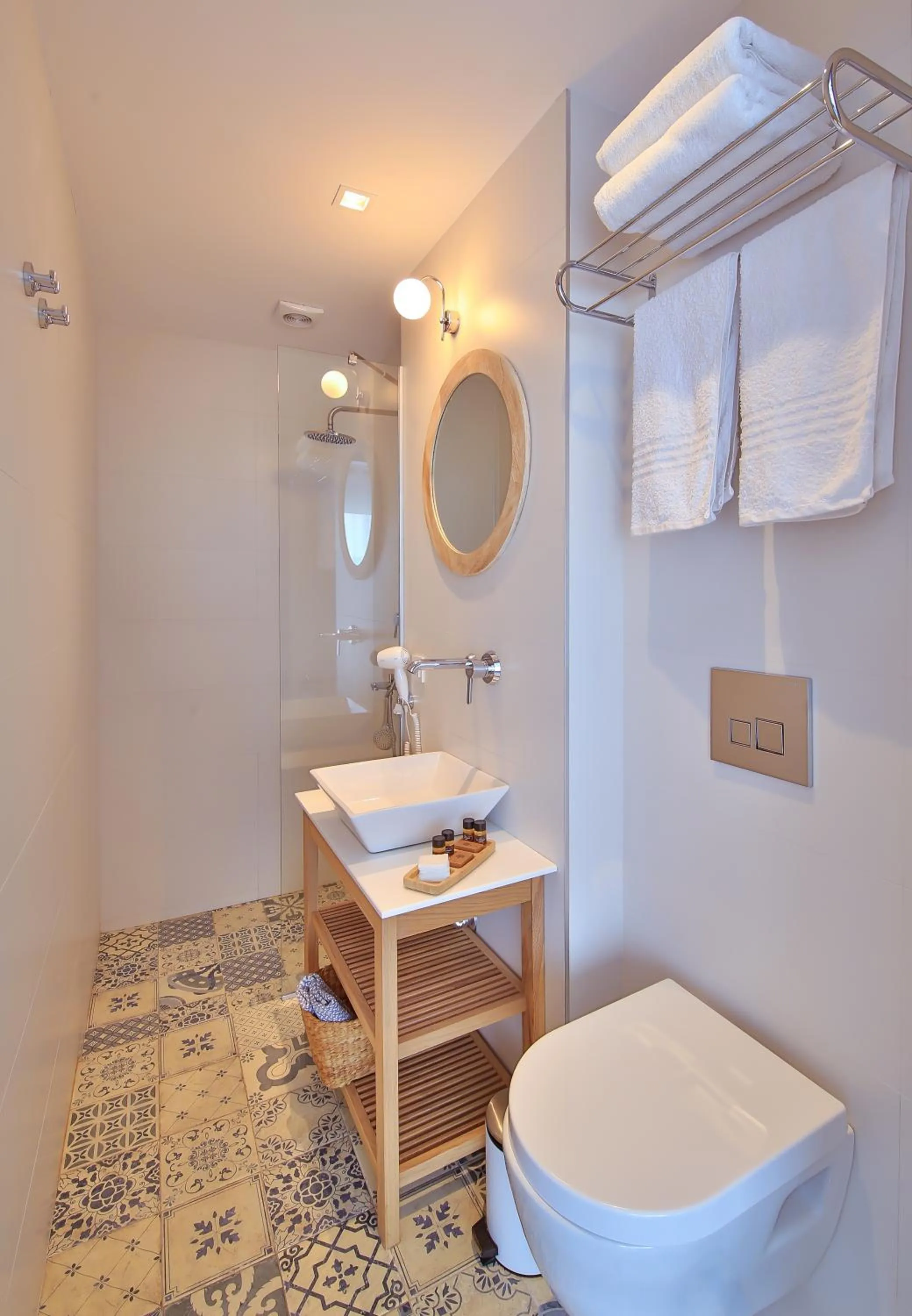 Bathroom in Dias Hotel