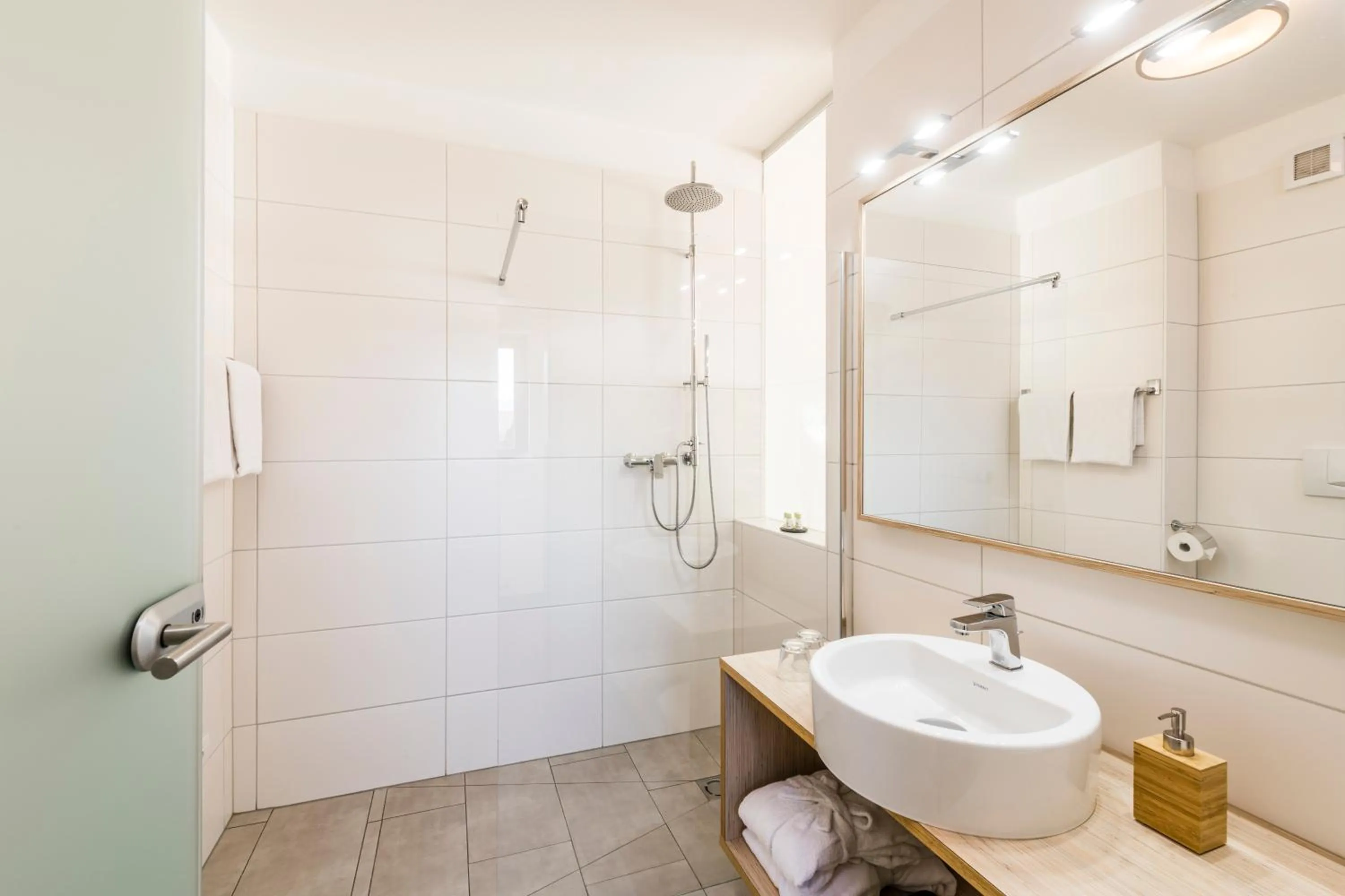 Shower in Hotel Bamboo