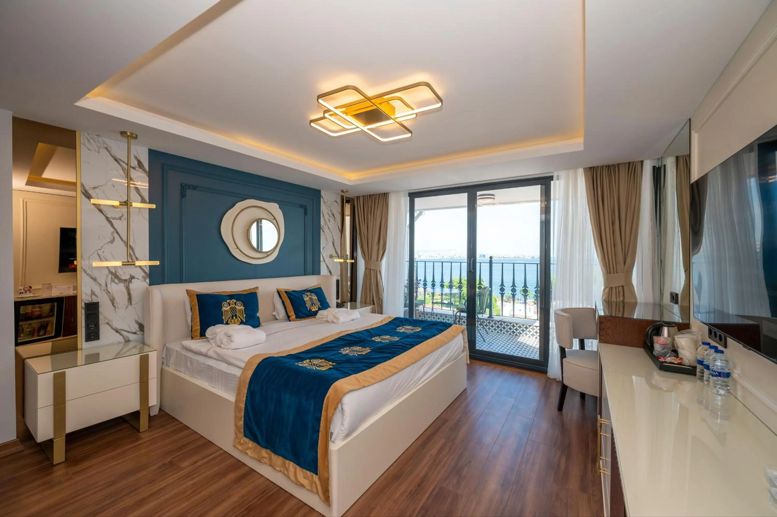 Balcony/Terrace, Bed in The Byzantium Suites Hotel & Spa