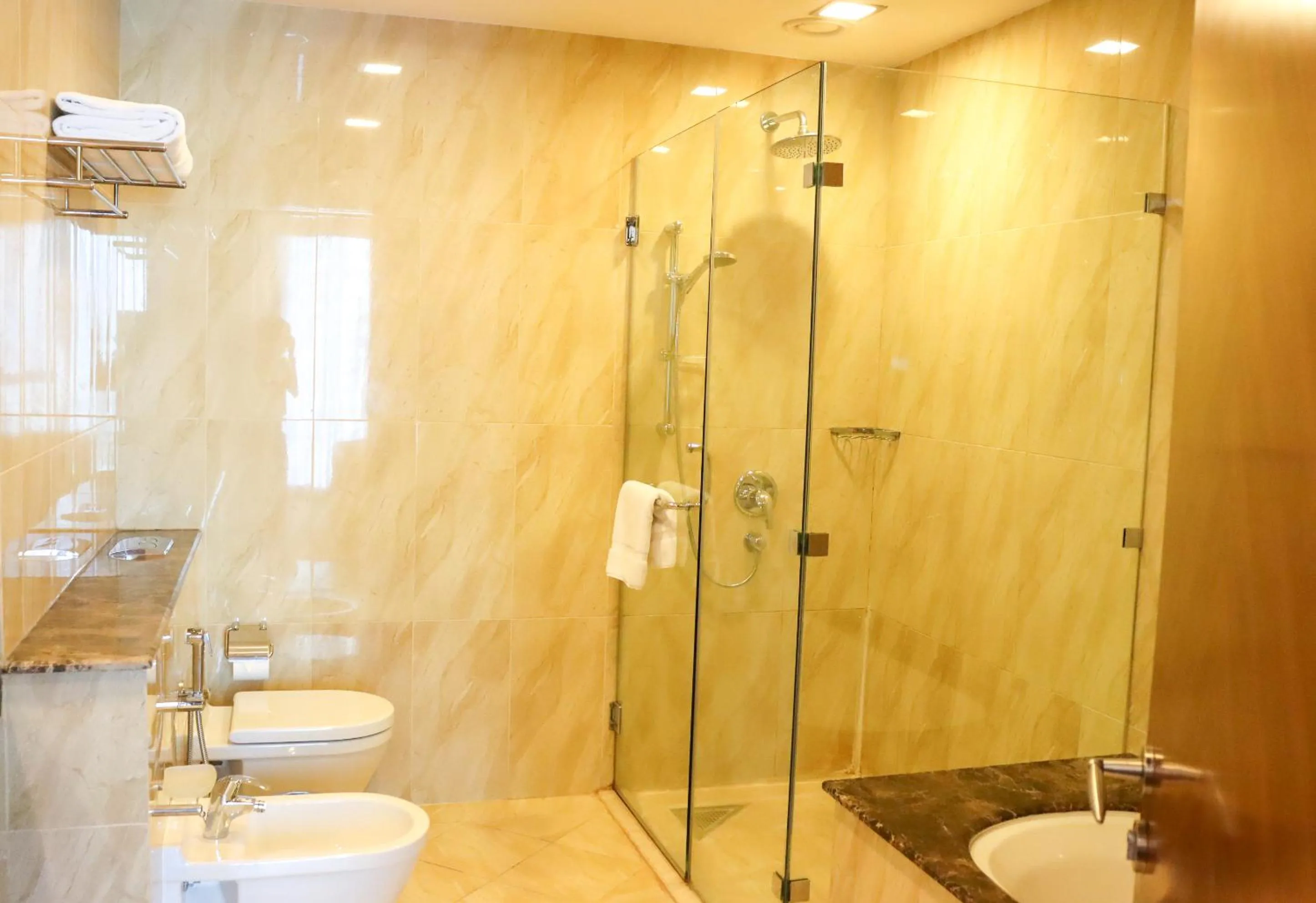 La Suite Dubai Hotel & Apartments