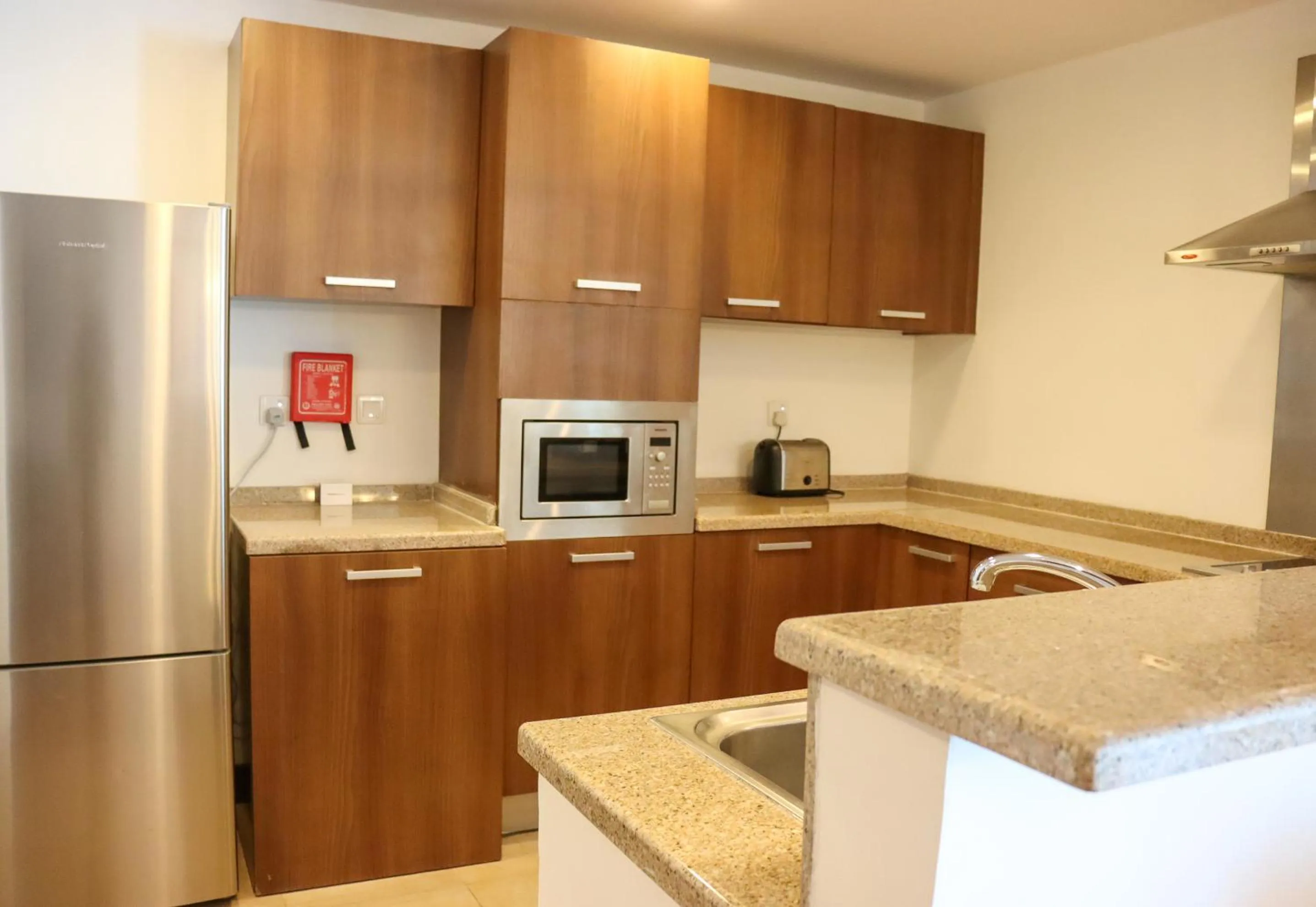 Kitchen or kitchenette in La Suite Dubai Hotel & Apartments