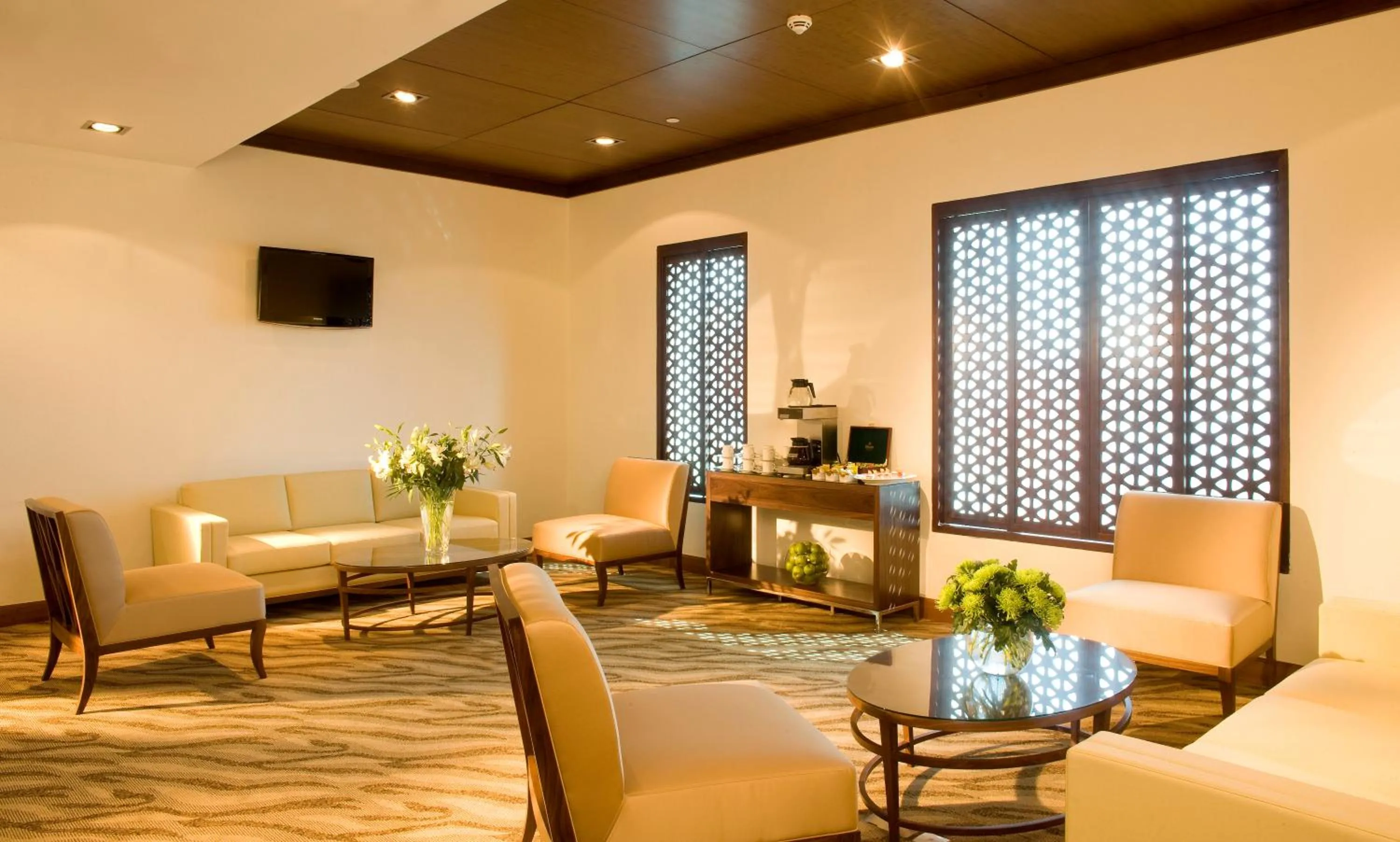 Lobby or reception in La Suite Dubai Hotel & Apartments