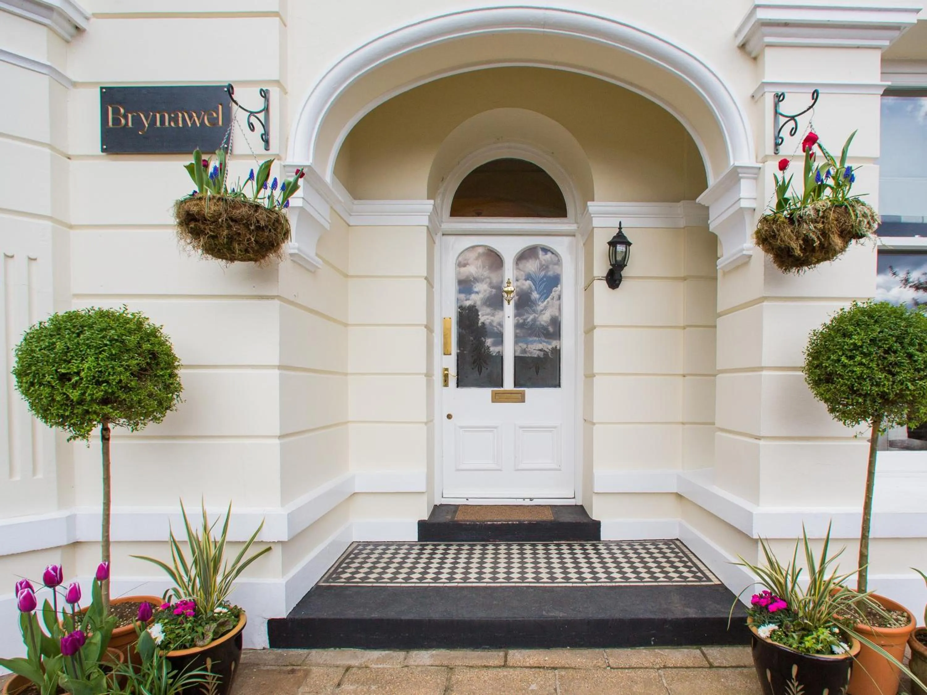 Property building in James' Place at Brynawel