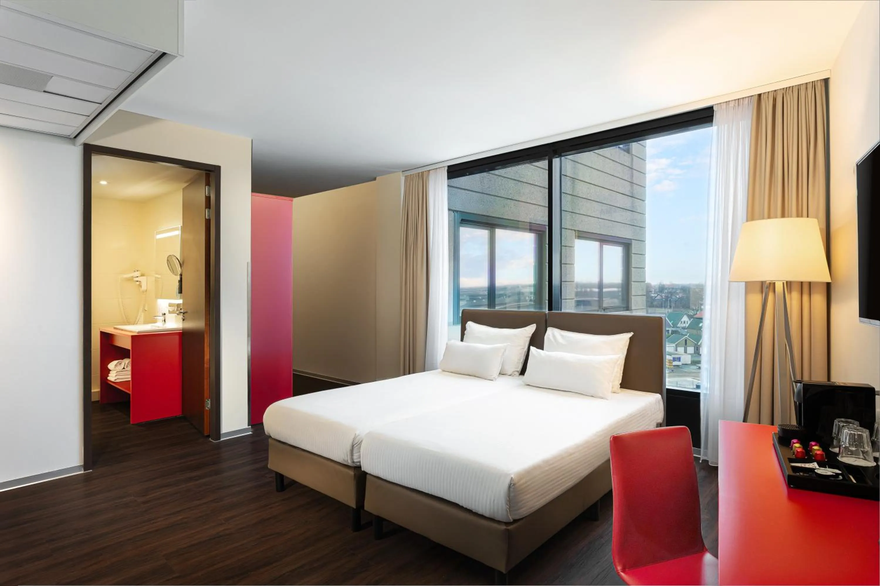 Bedroom, Bed in Amedia Amsterdam Airport Schiphol, Trademark Collection by Wyndham