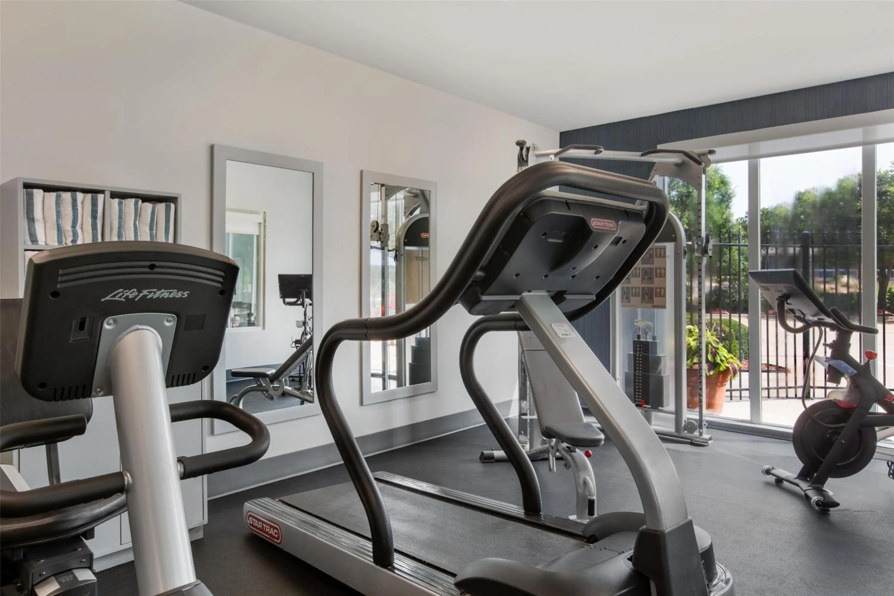 Fitness centre/facilities in Hampton Inn & Suites Dallas-Arlington North-Entertainment District