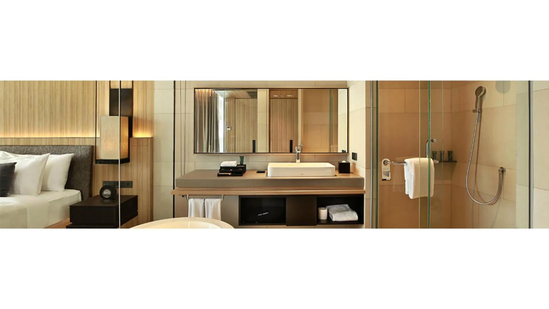 Bed in Royal Tulip Gunung Geulis Resort and Golf