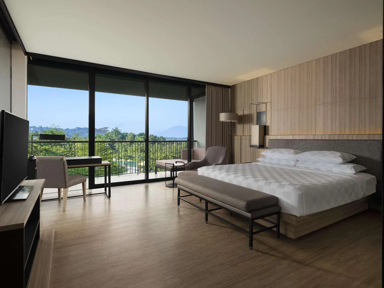 Bed in Royal Tulip Gunung Geulis Resort and Golf