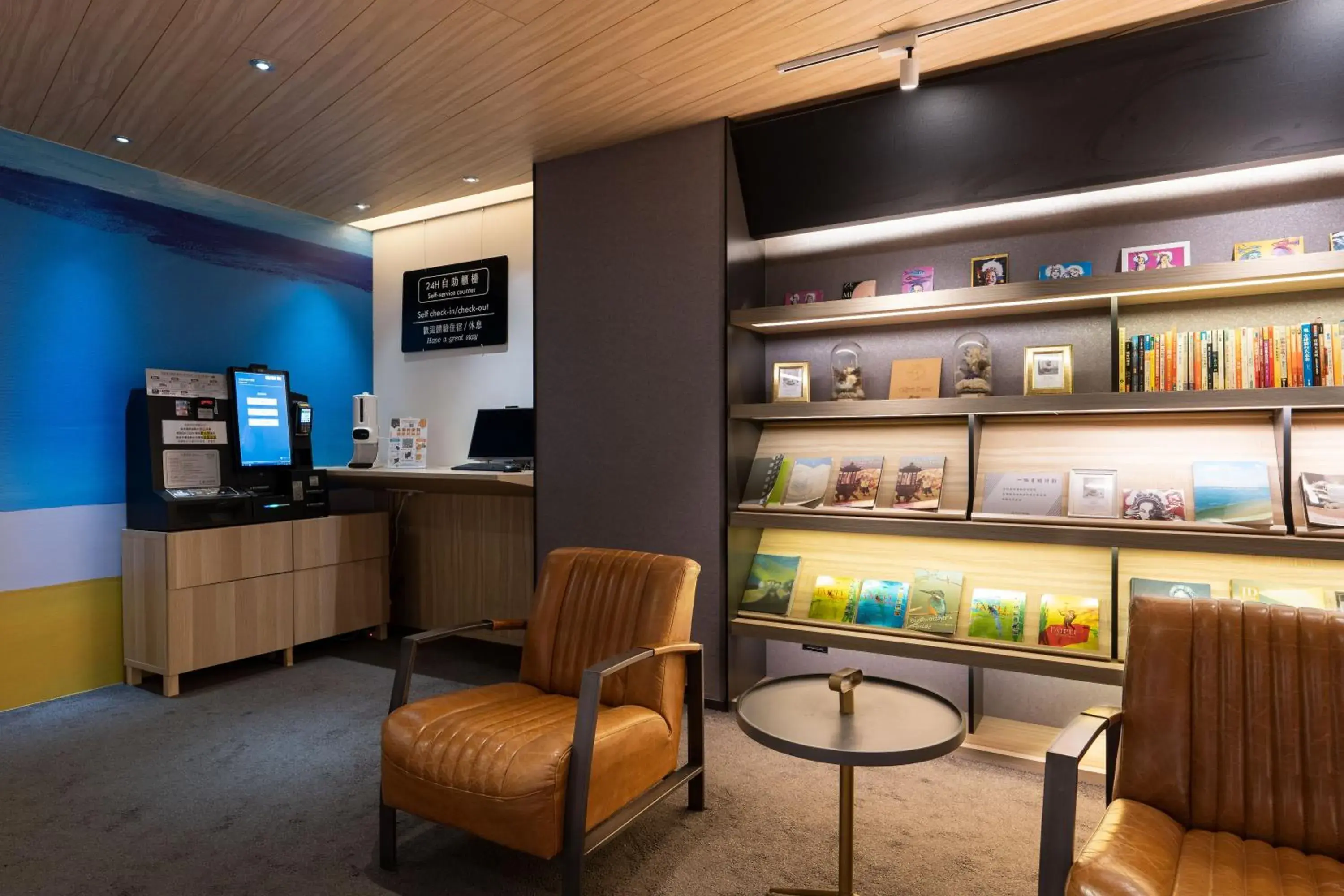 Library in Hub Hotel