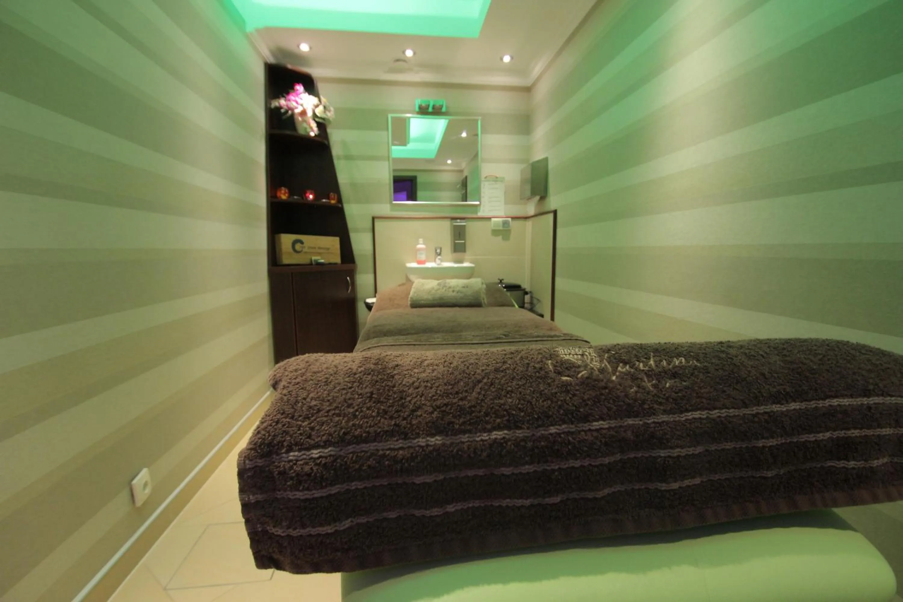 Massage, Bed in Villa Martini