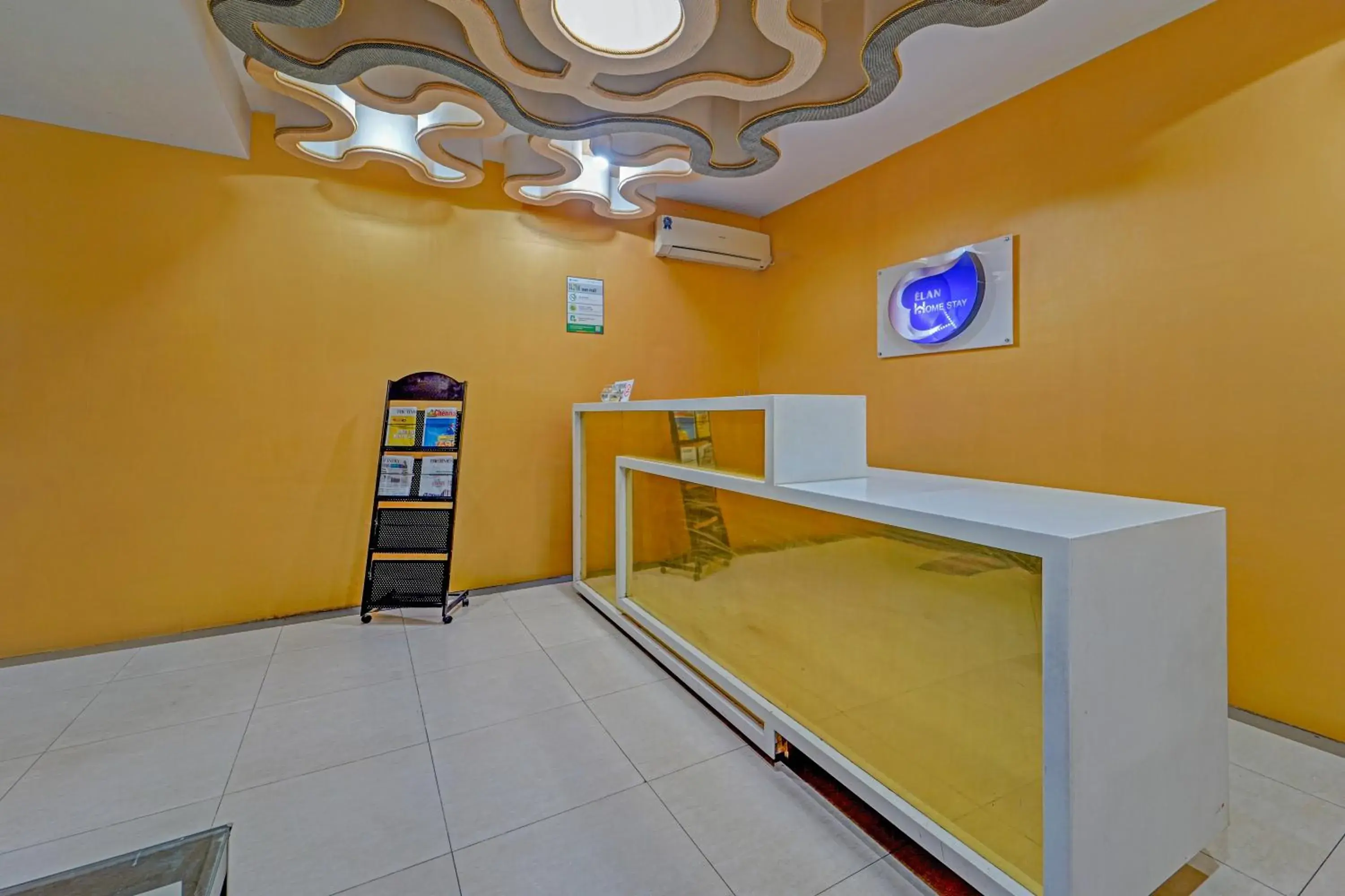 Lobby or reception in Treebo Elan Lobby or reception in Treebo Elan