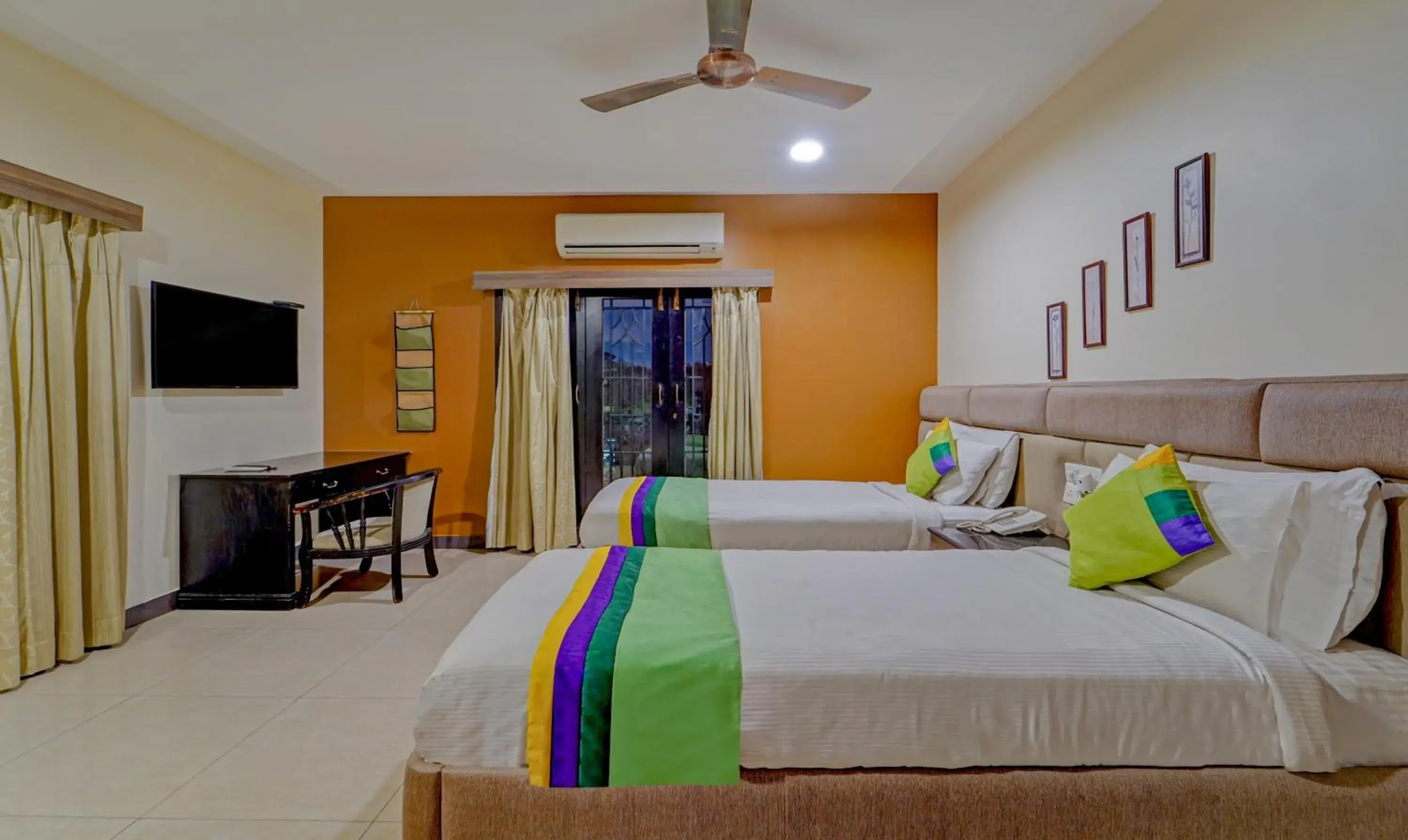 Bed in Treebo Elan Bed in Treebo Elan