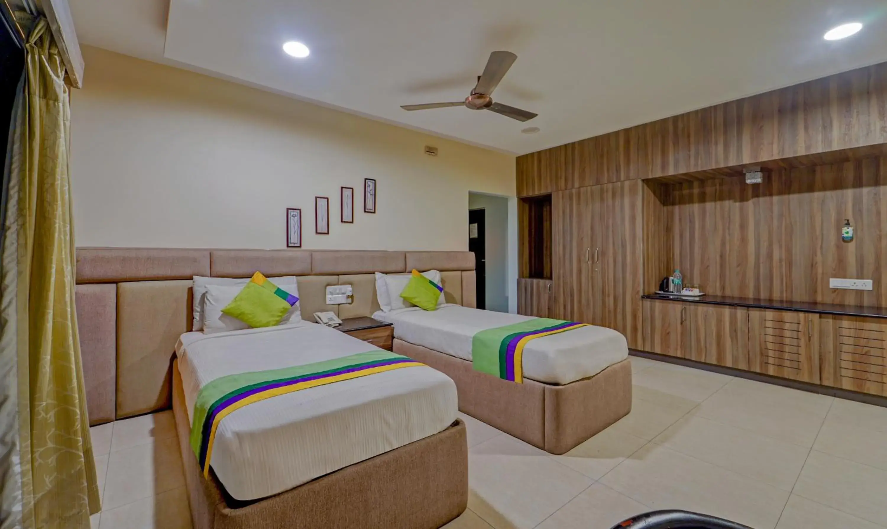 Bed in Treebo Elan Bed in Treebo Elan