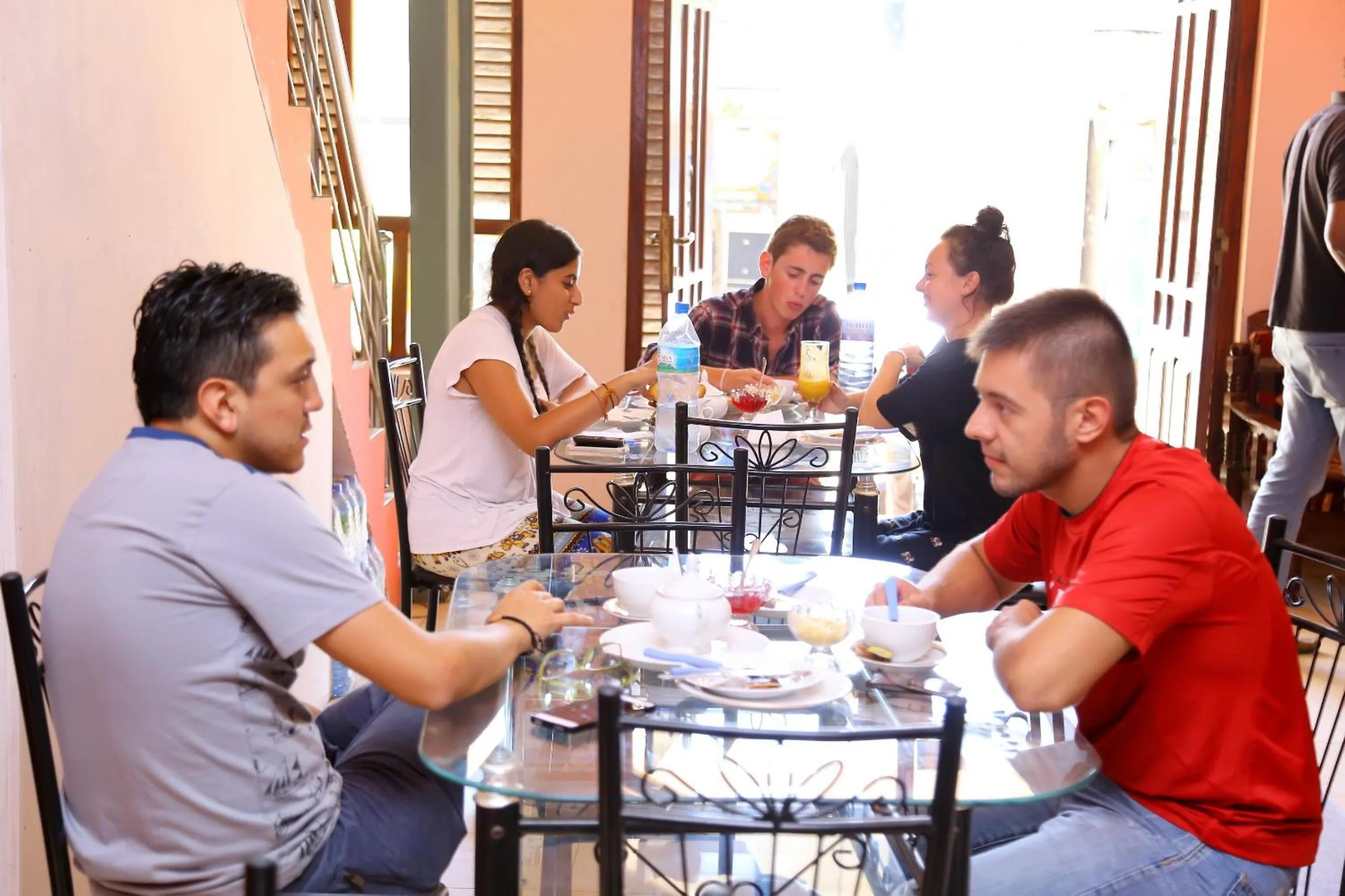 Restaurant/places to eat in Siumi Rest