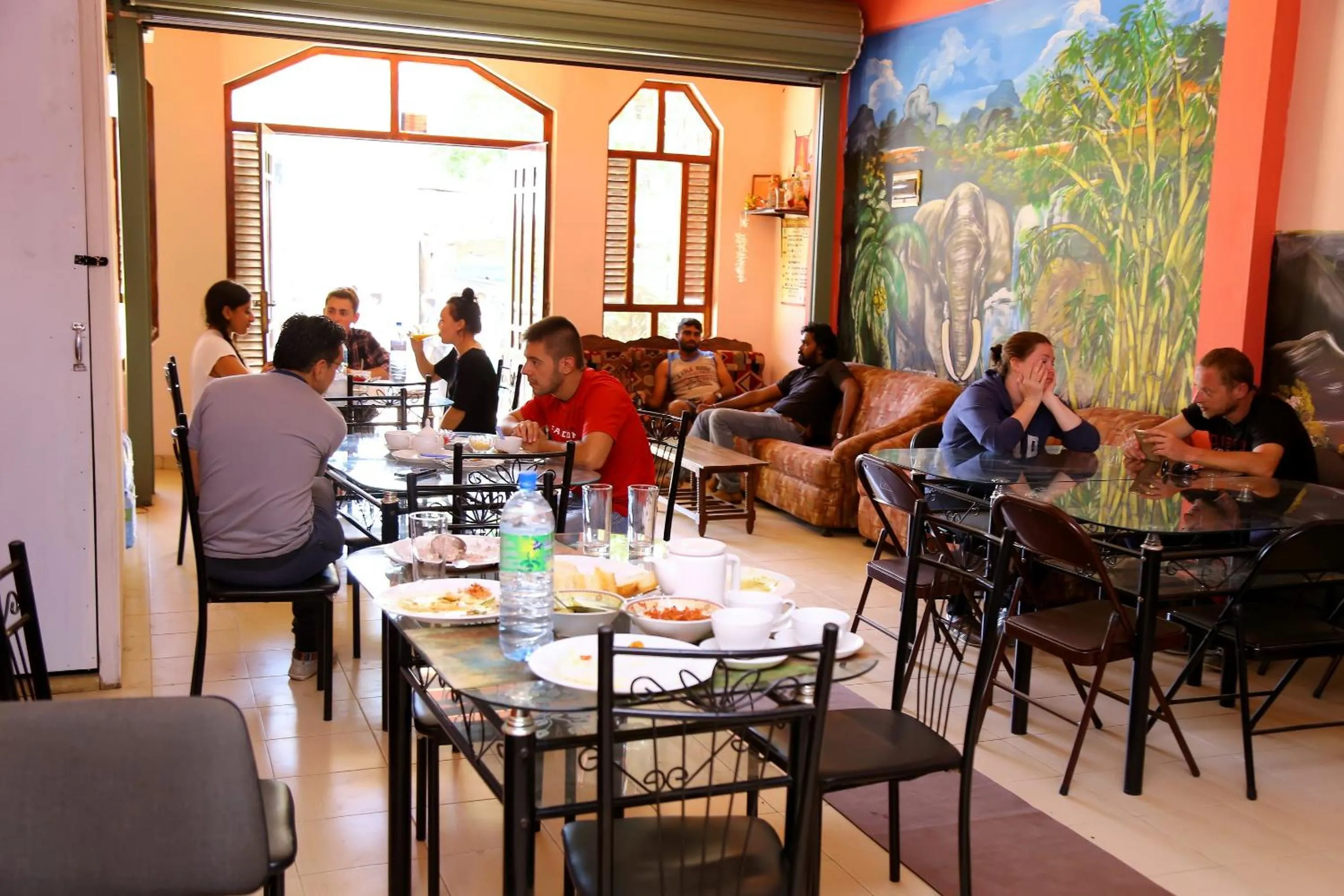 Restaurant/places to eat in Siumi Rest