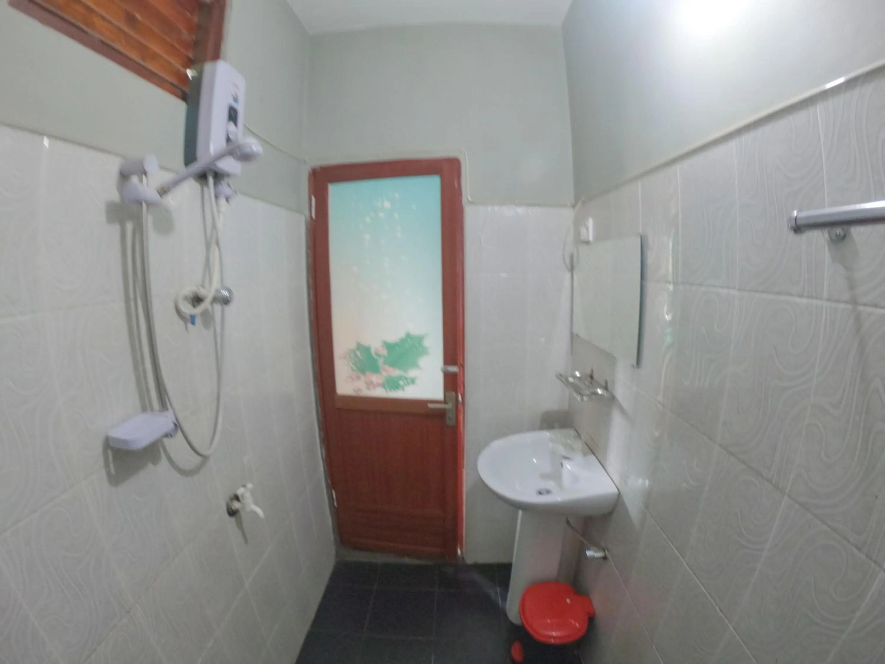 Shower in Siumi Rest