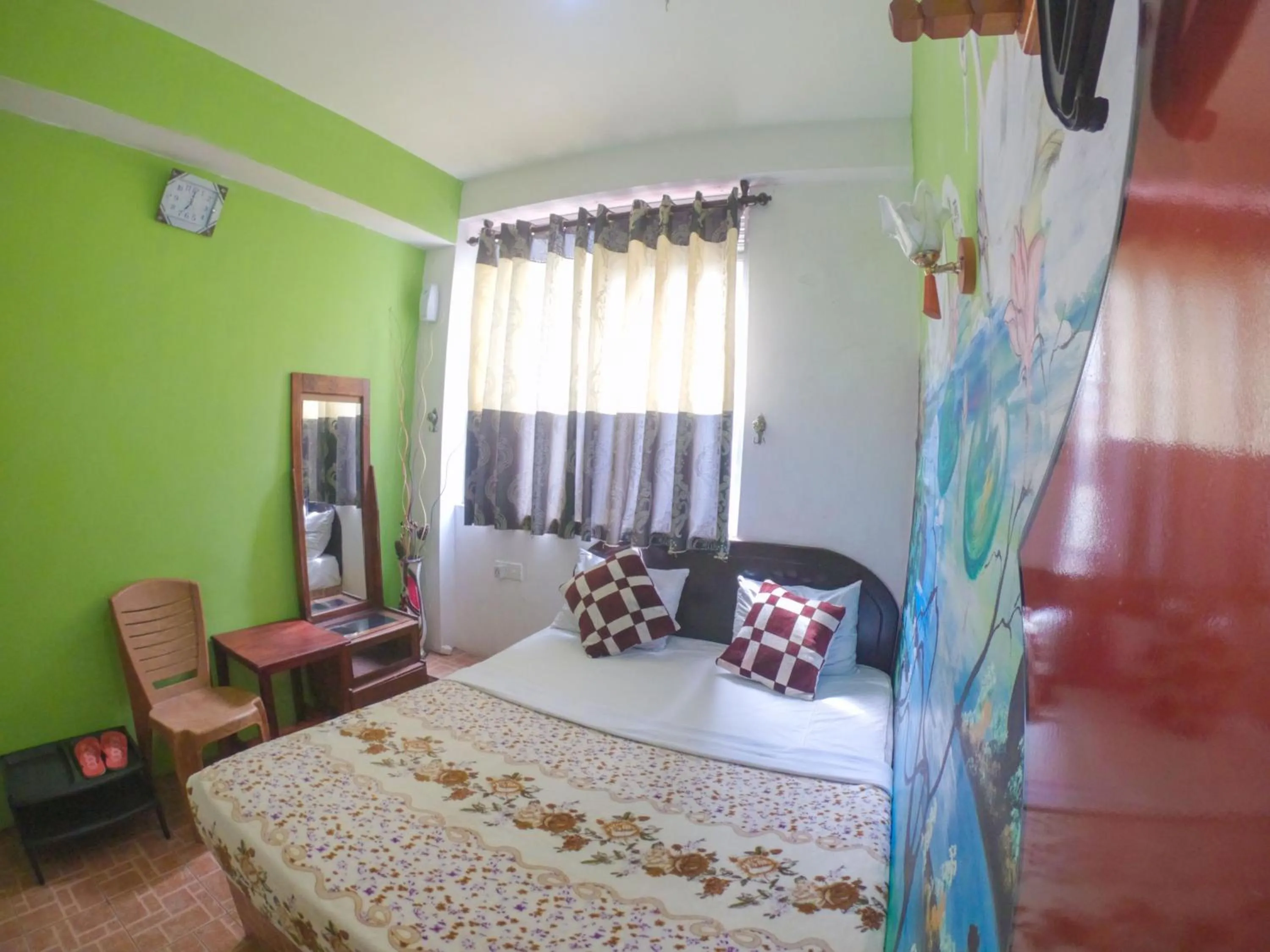 Photo of the whole room, Bed in Siumi Rest