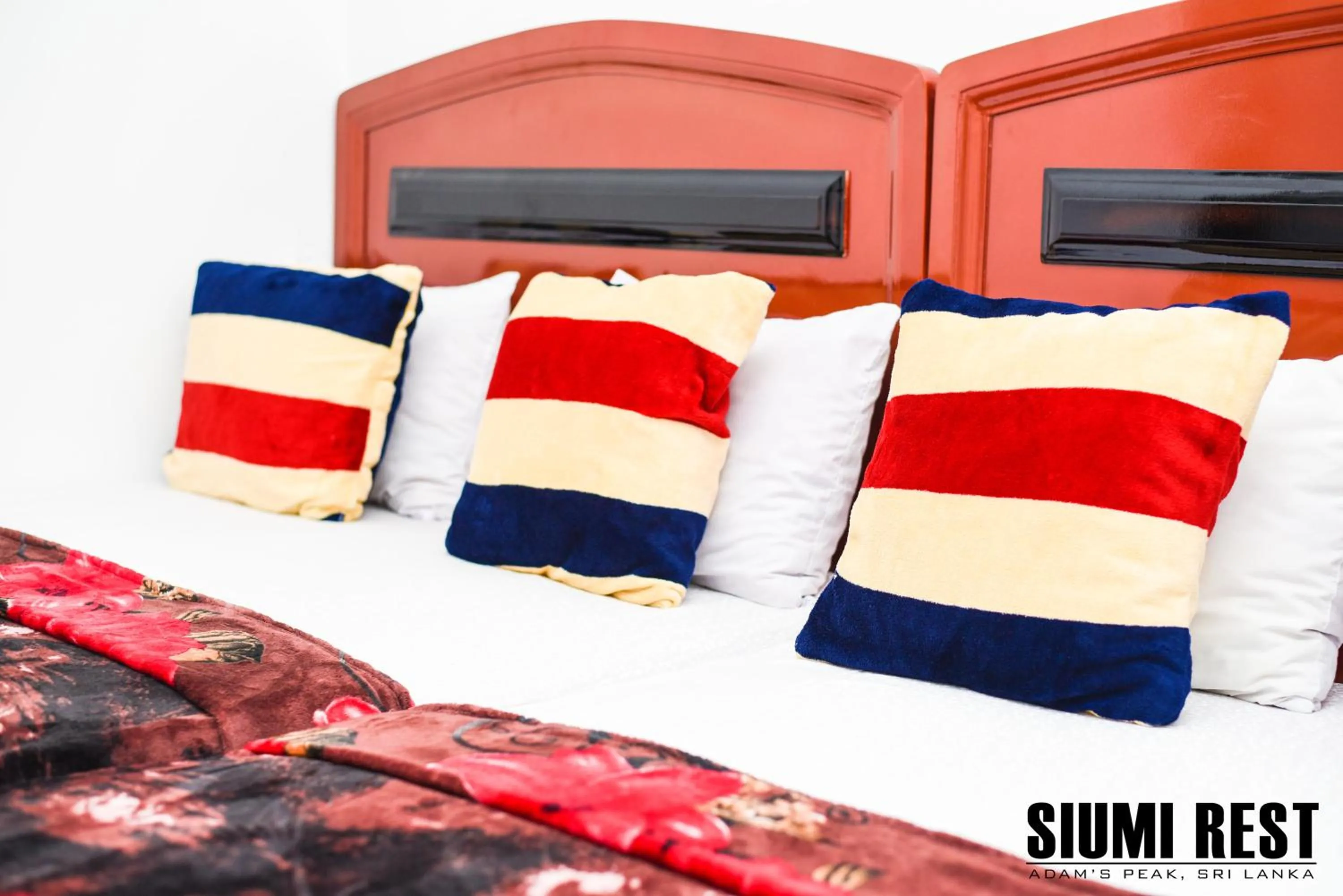 Seating area, Bed in Siumi Rest