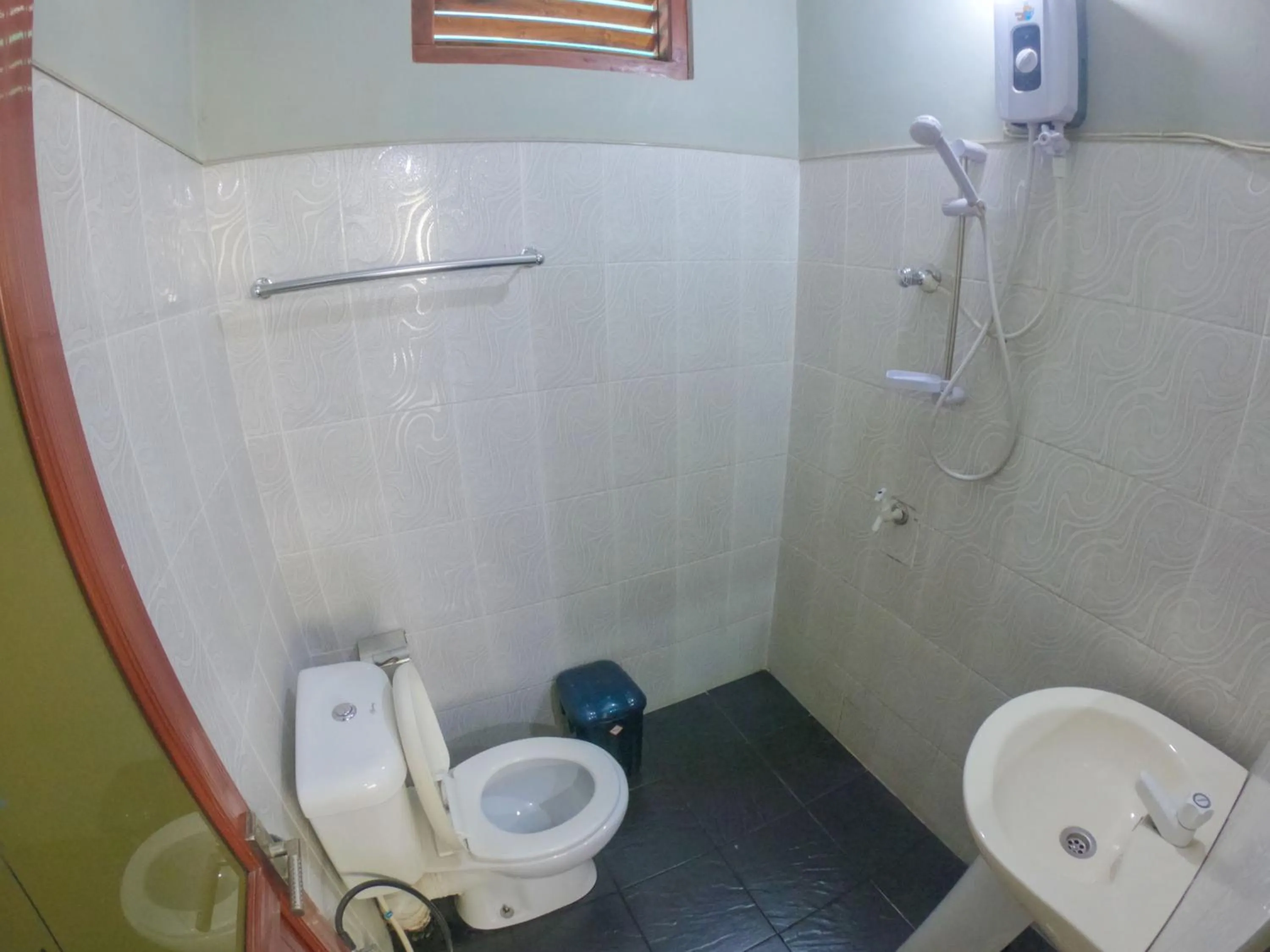Shower in Siumi Rest