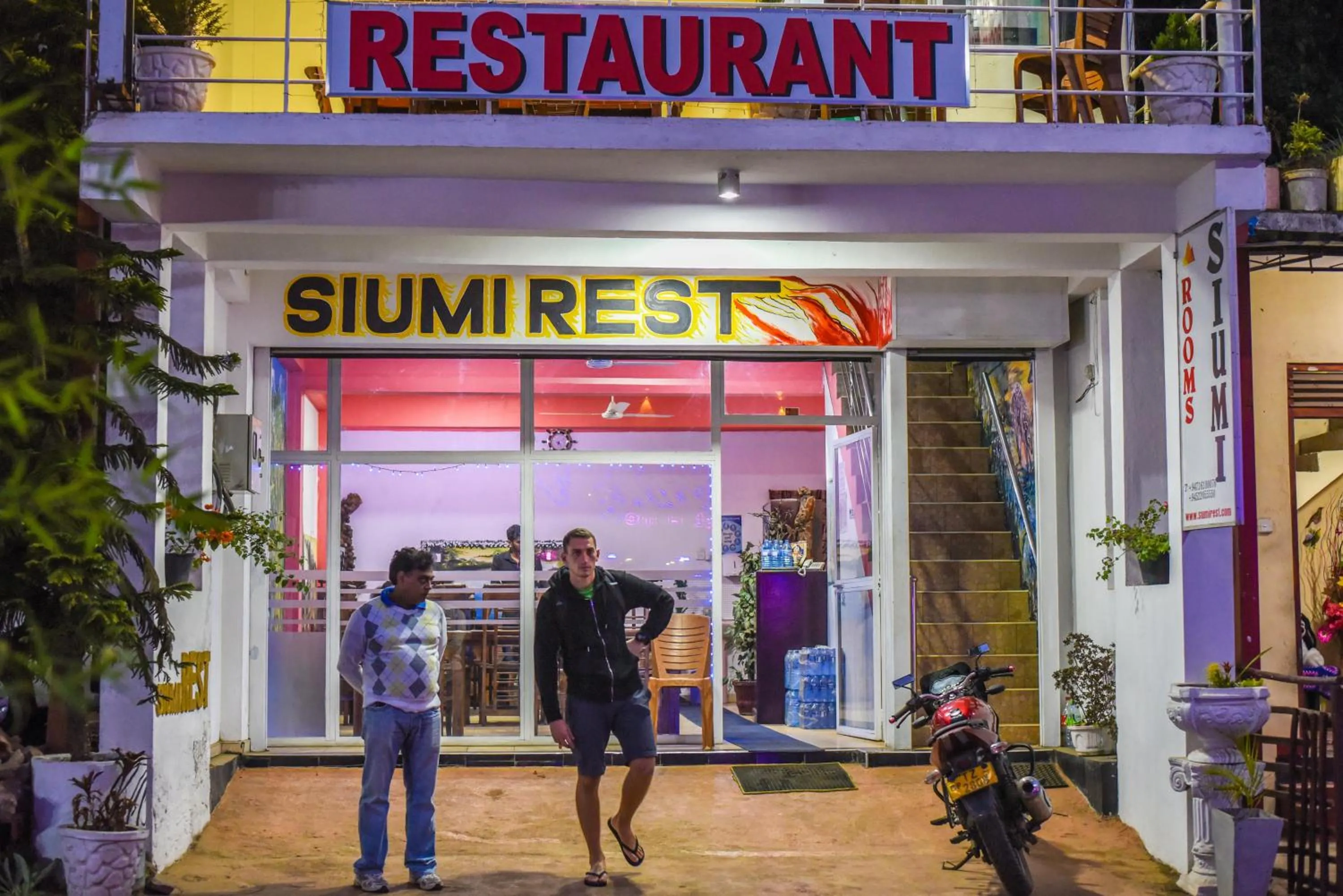 Restaurant/places to eat in Siumi Rest