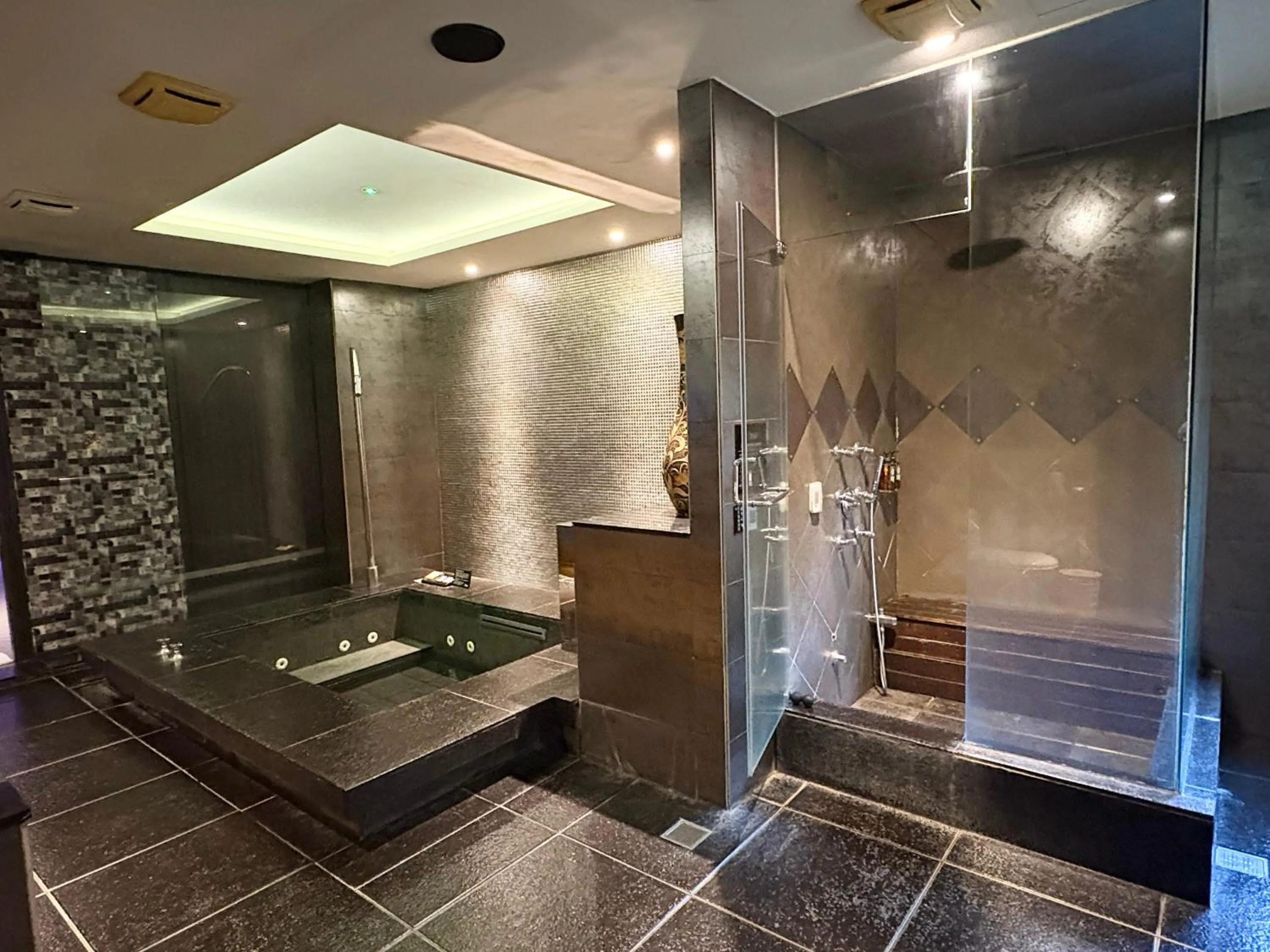 Bathroom in Xiadu Motel