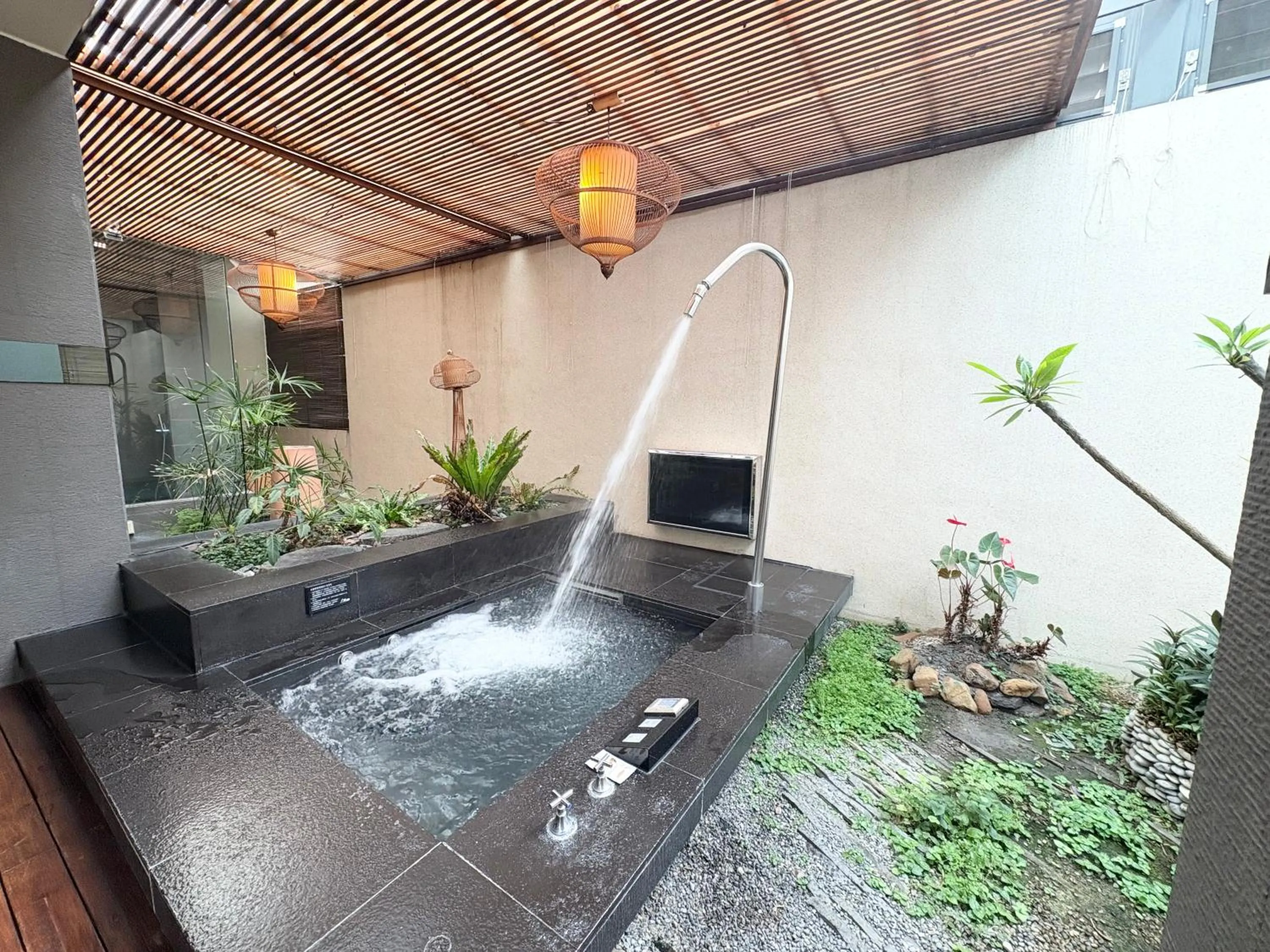 Bath in Xiadu Motel