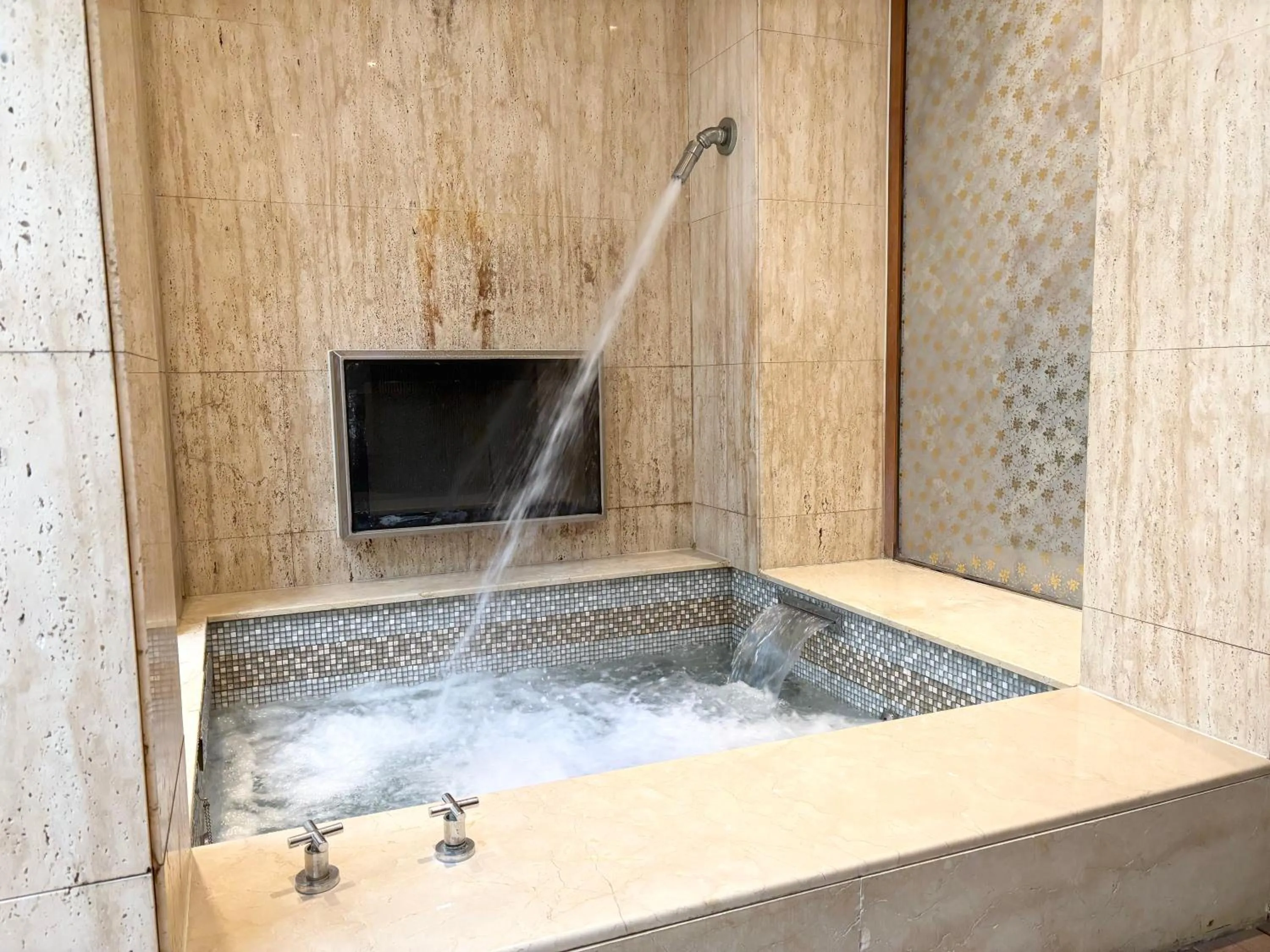 Bath in Xiadu Motel