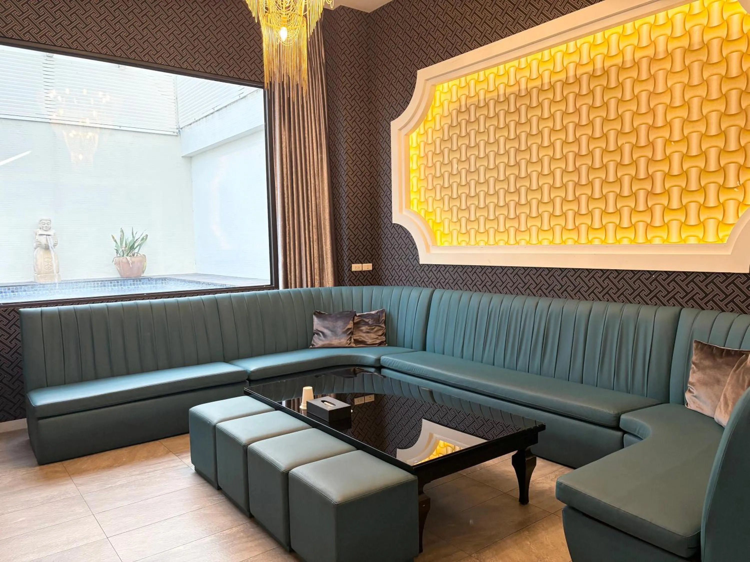 Karaoke in Xiadu Motel