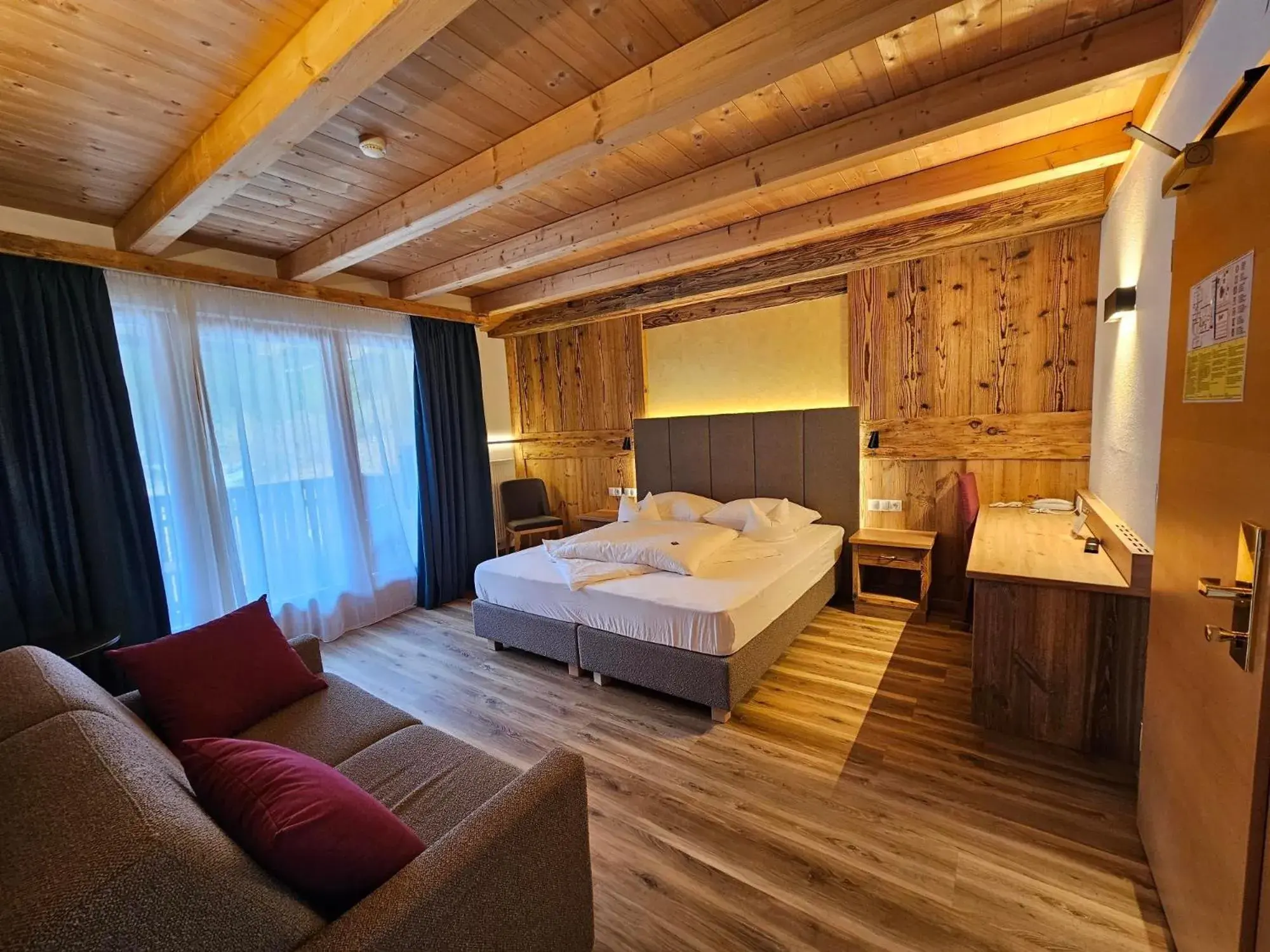 Superior Double Room in Hotel Mirabel Superior Double Room in Hotel Mirabel