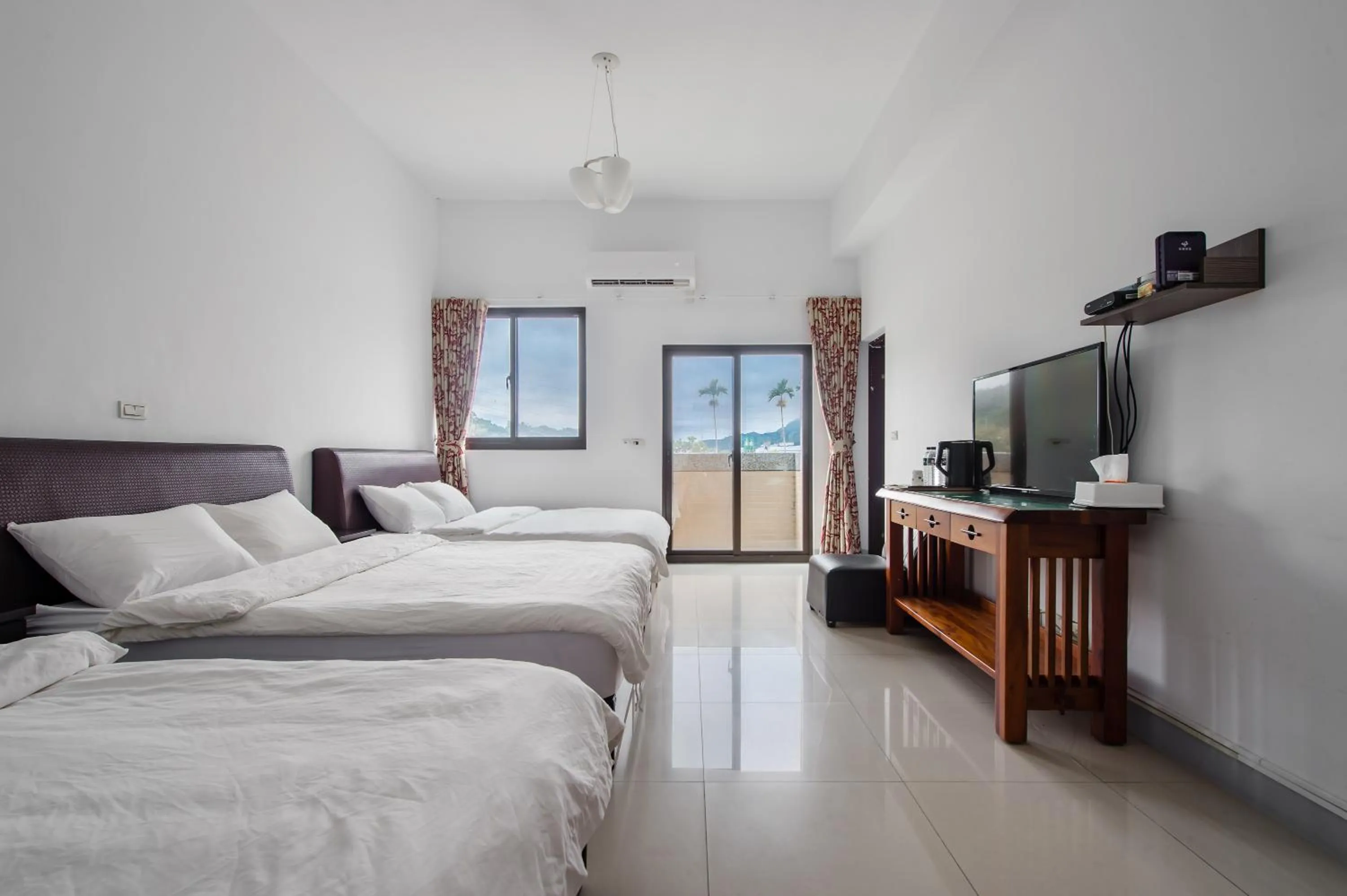 Photo of the whole room, Bed in Quan Ming B&B