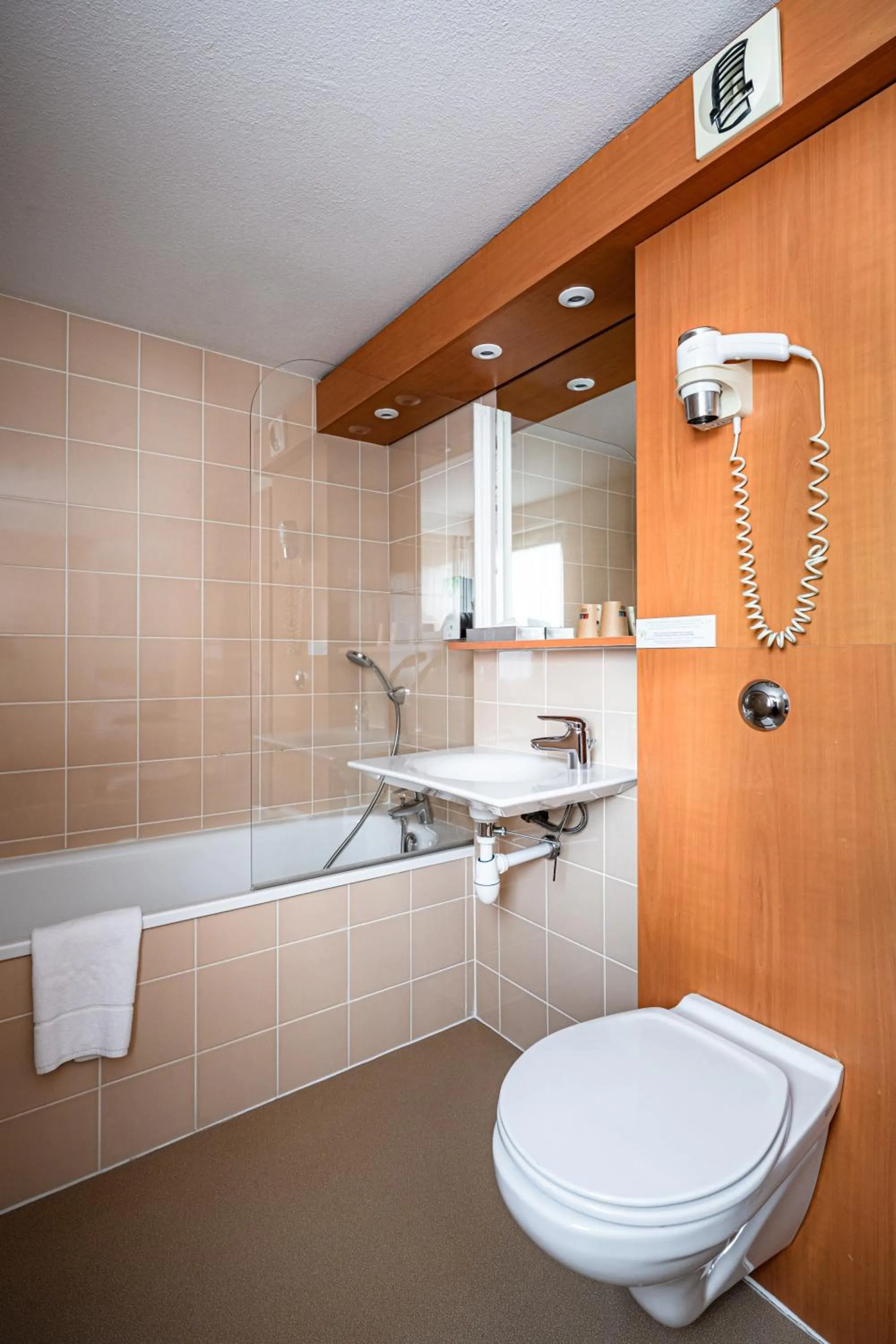 Shower in Kyriad Rennes Nord Hotel