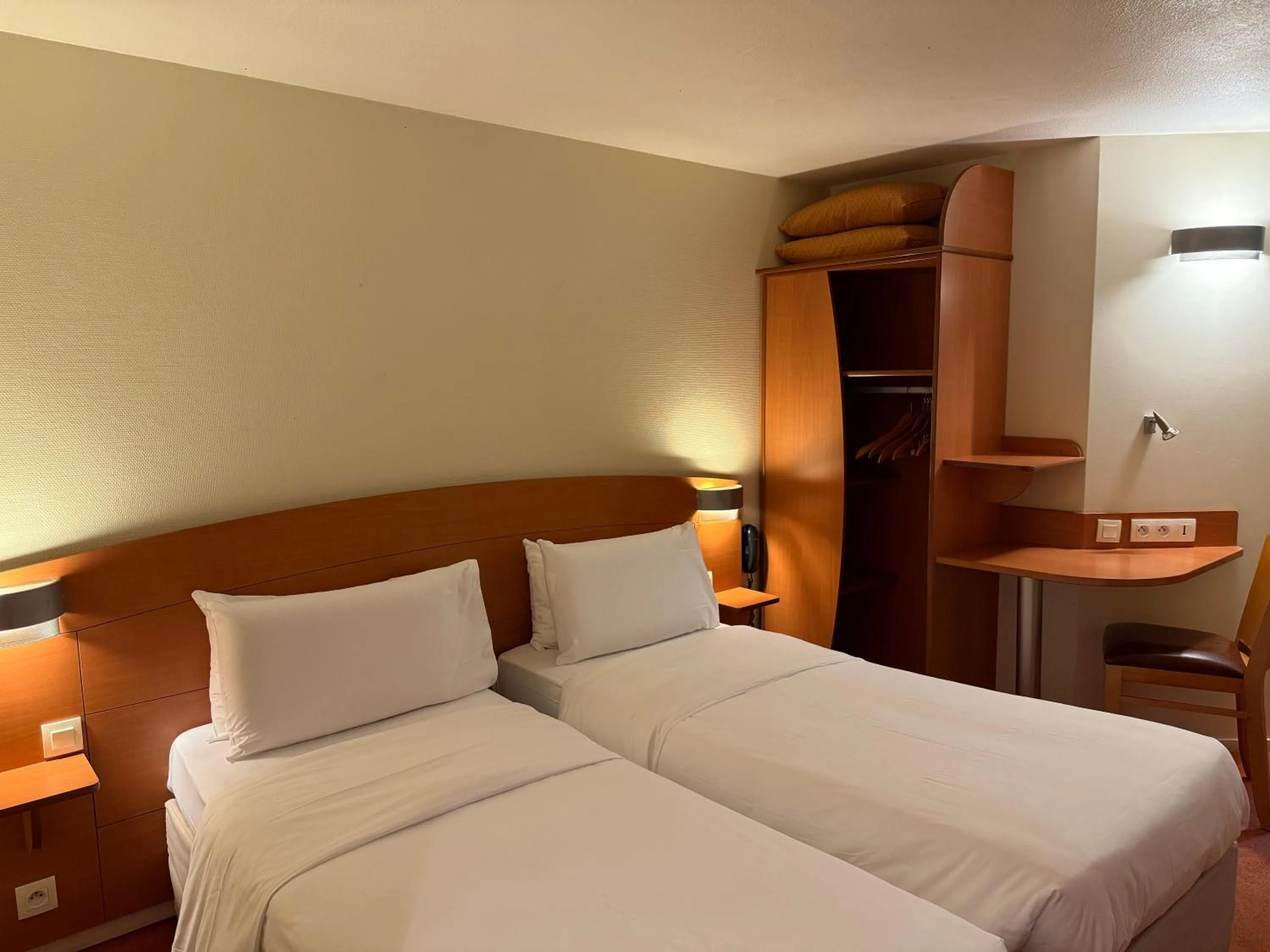 Bed in Kyriad Rennes Nord Hotel