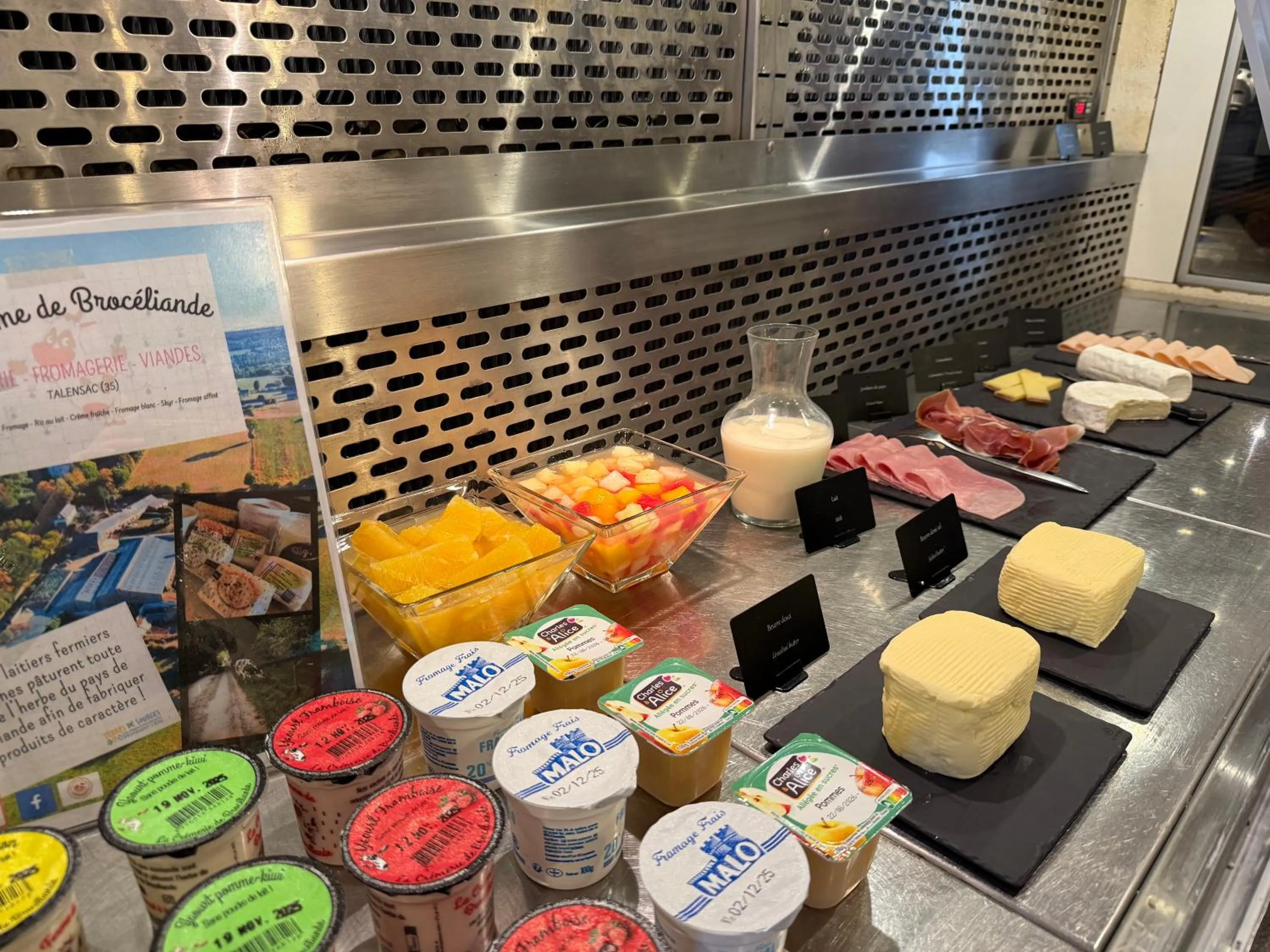 Breakfast in Kyriad Rennes Nord Hotel