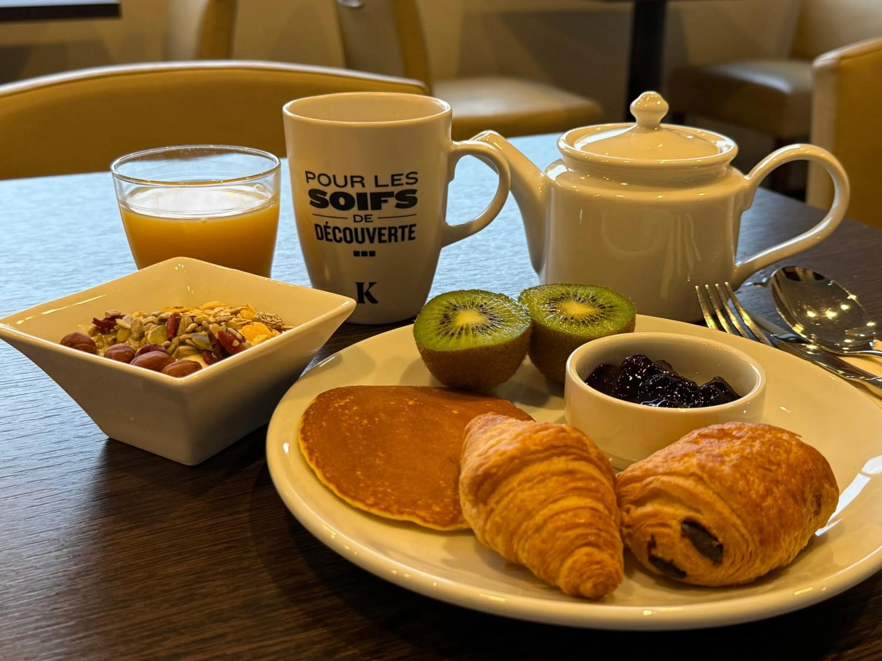 Breakfast in Kyriad Rennes Nord Hotel
