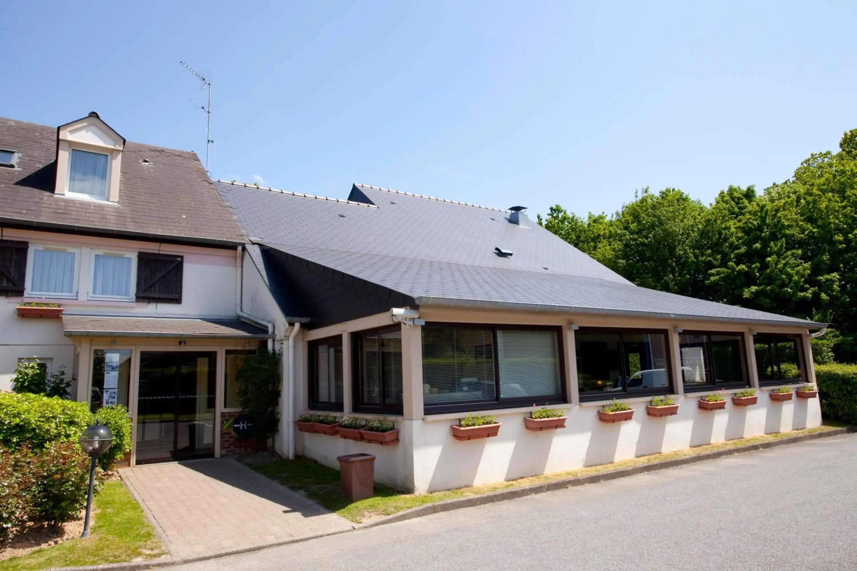 Property building in Kyriad Rennes Nord Hotel Property building in Kyriad Rennes Nord Hotel