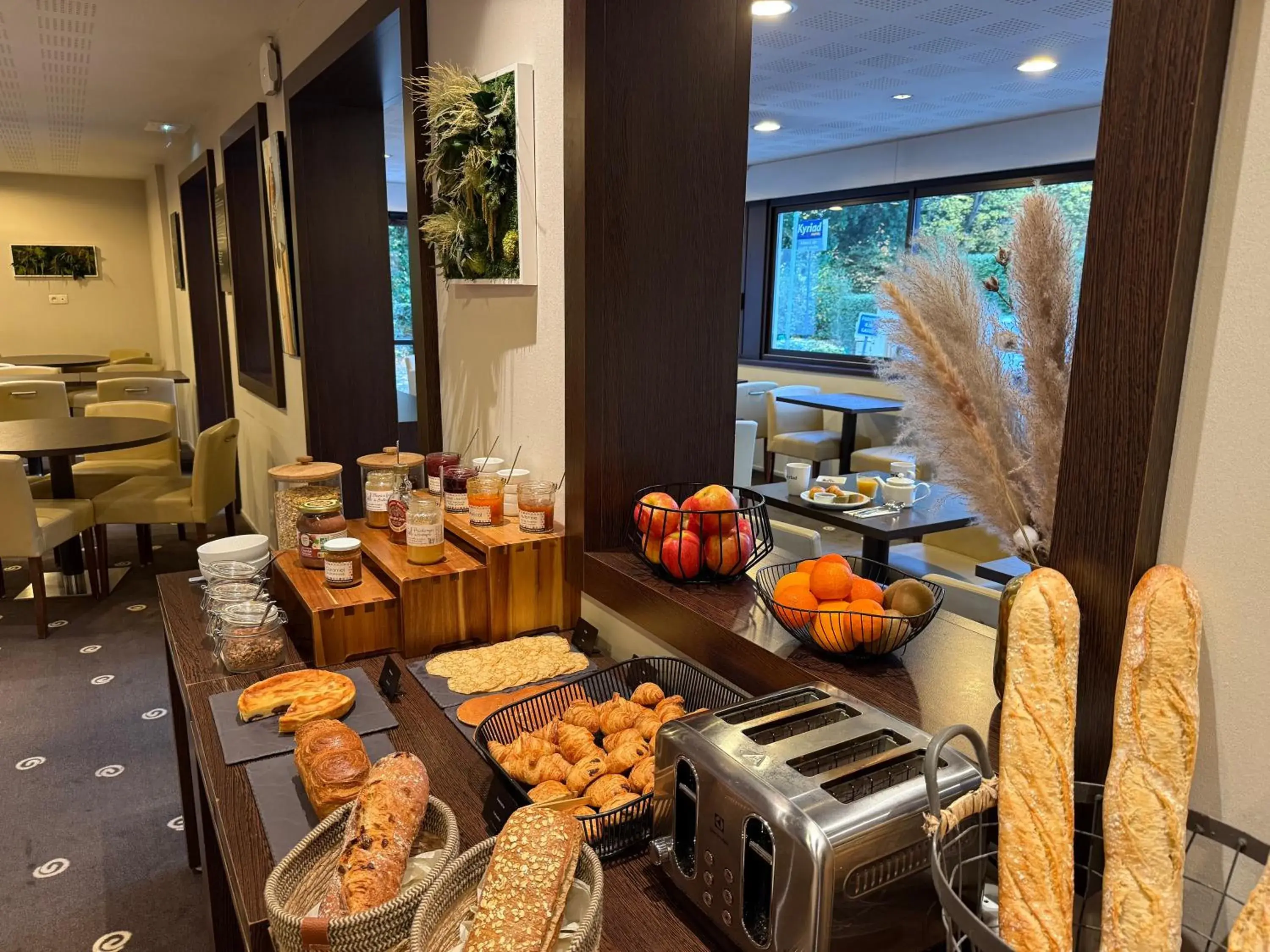 Breakfast in Kyriad Rennes Nord Hotel Breakfast in Kyriad Rennes Nord Hotel