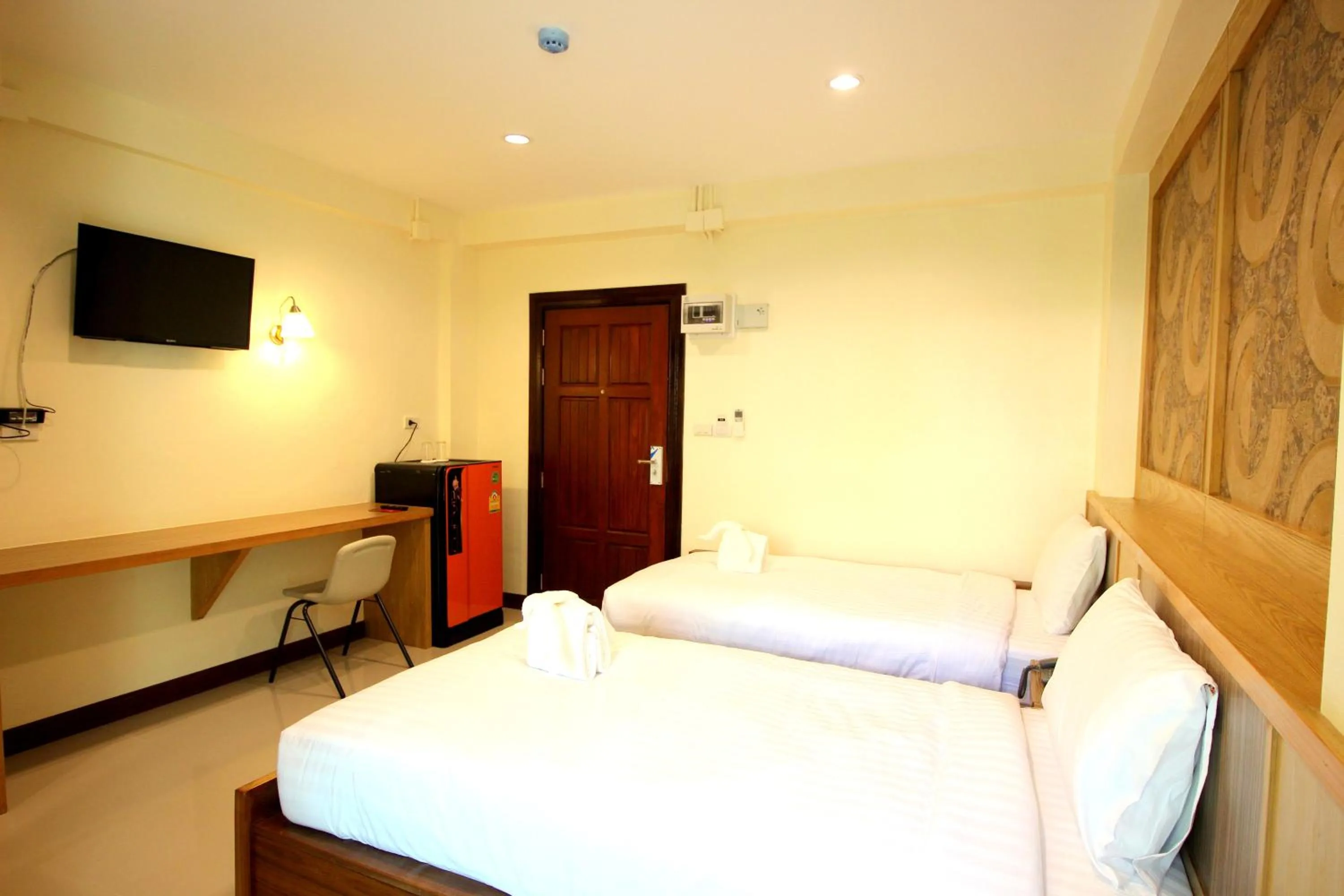 Photo of the whole room in Monmuang