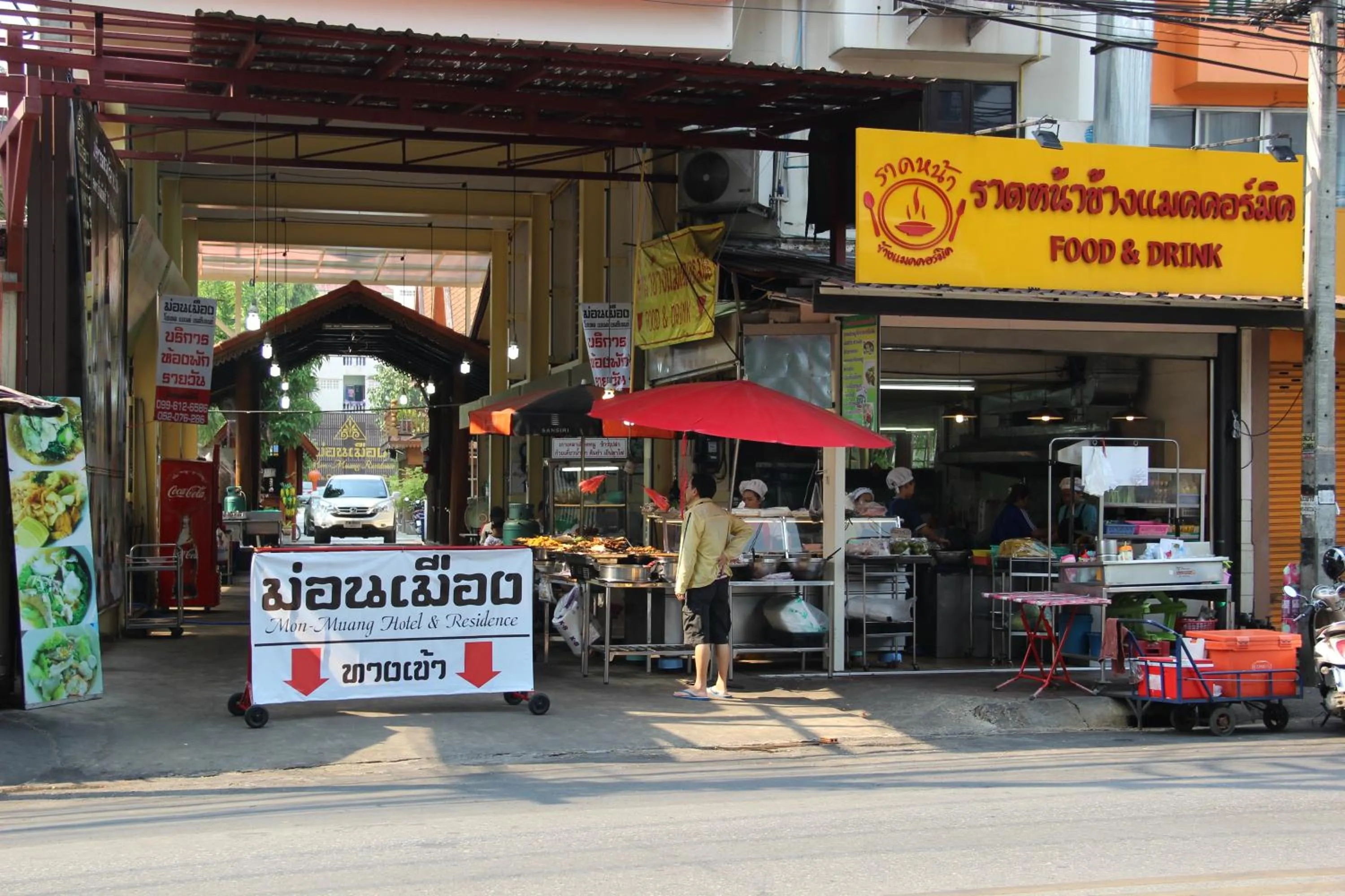 Facade/entrance in Monmuang