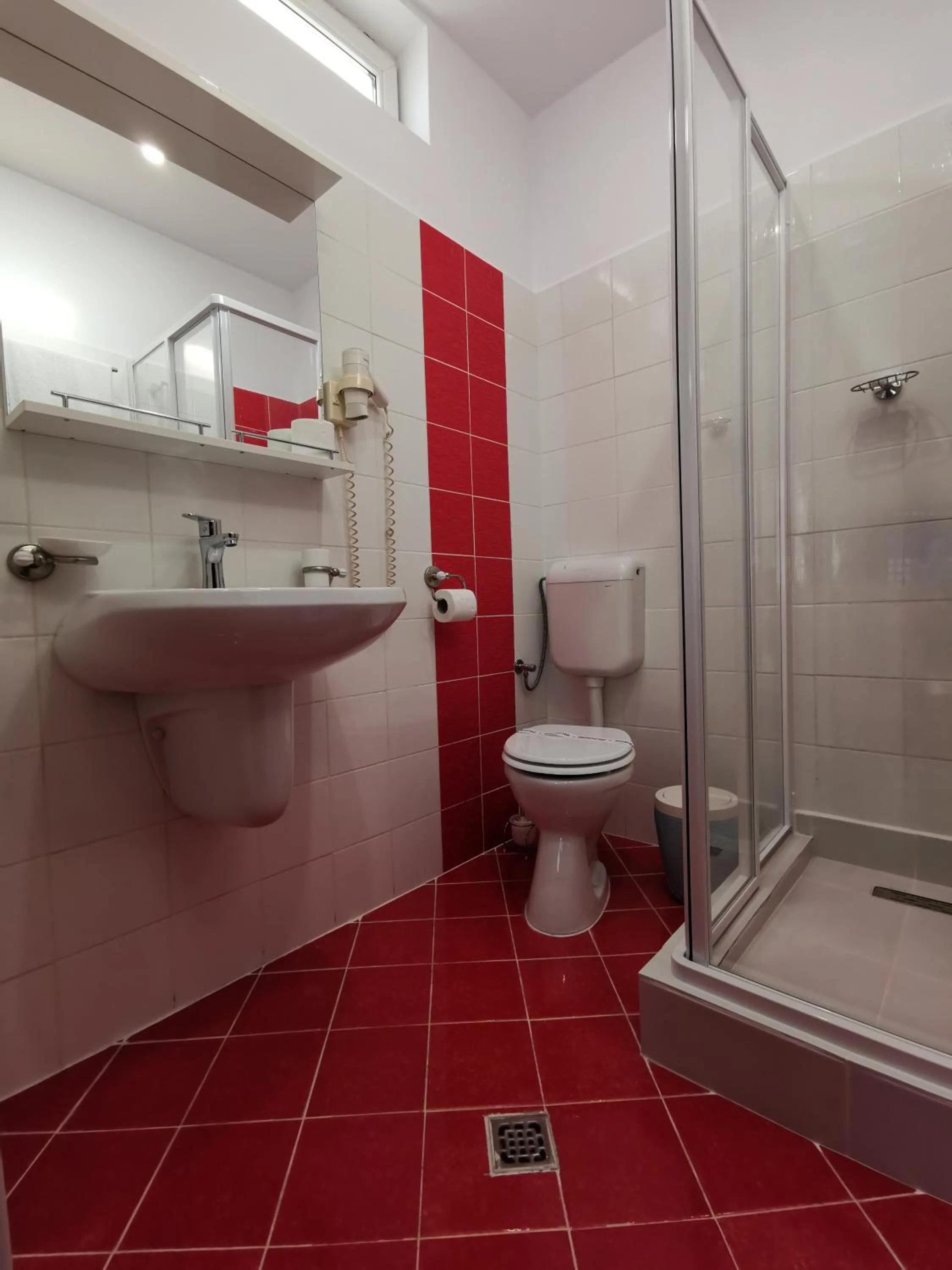 Bathroom in Hotel New Derby