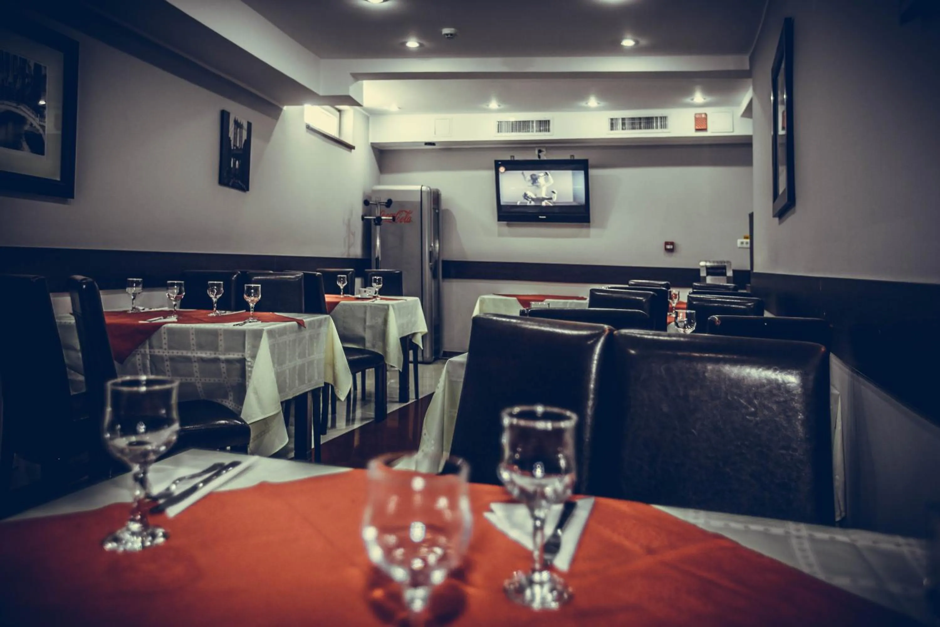 Restaurant/places to eat in Hotel New Derby