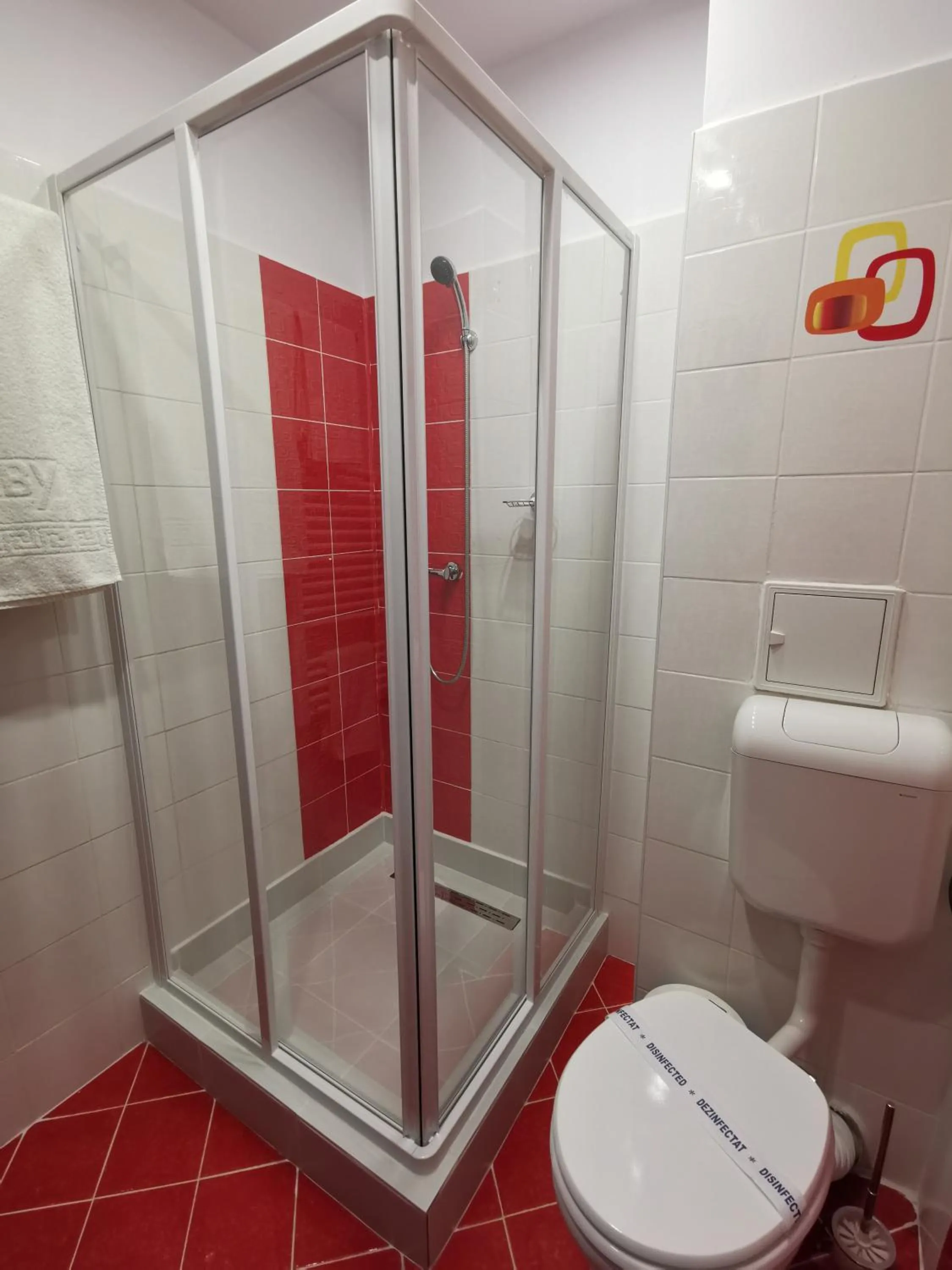 Shower in Hotel New Derby