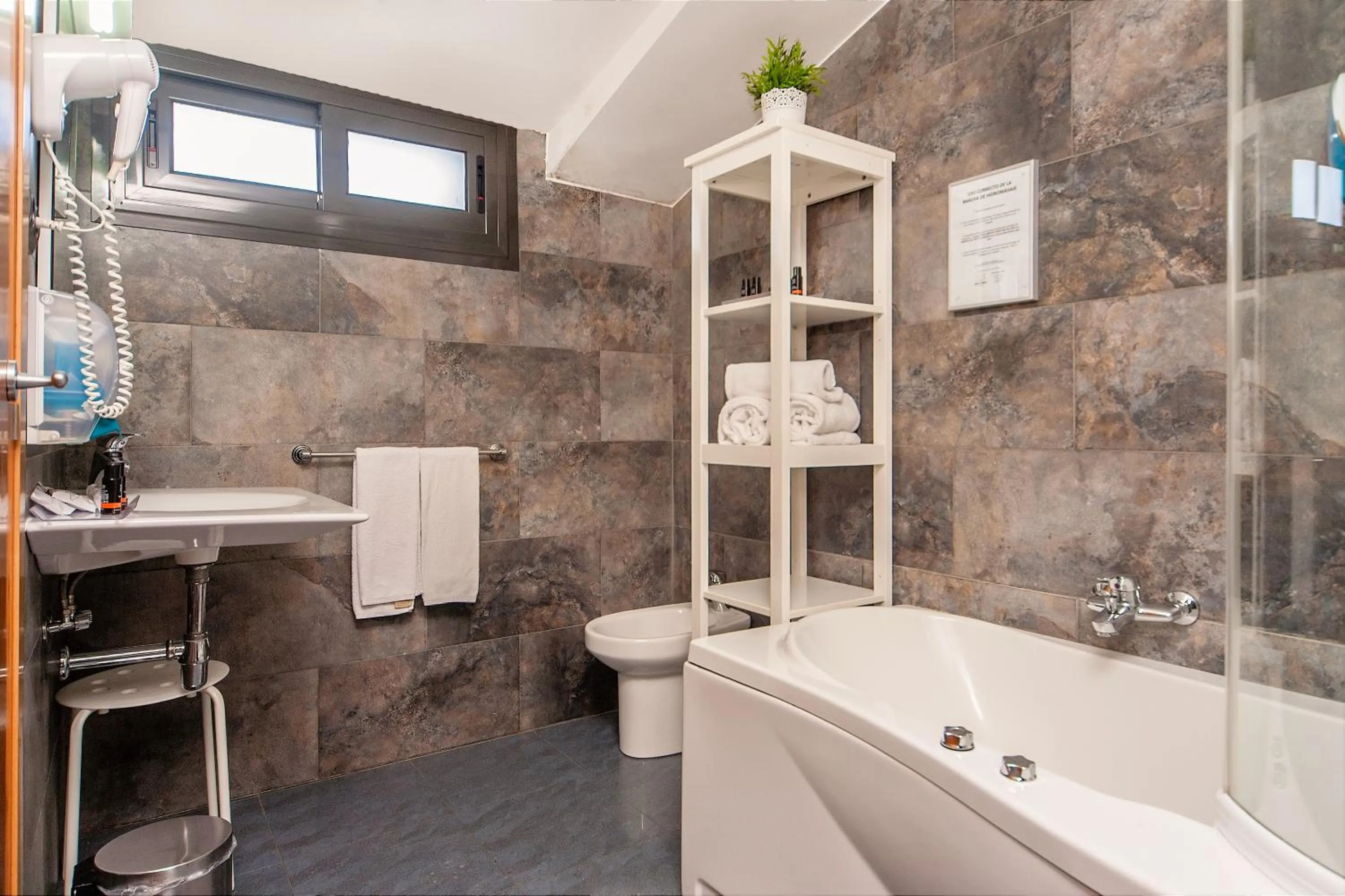 Bathroom in HOTEL SANT PERE ll HSPII