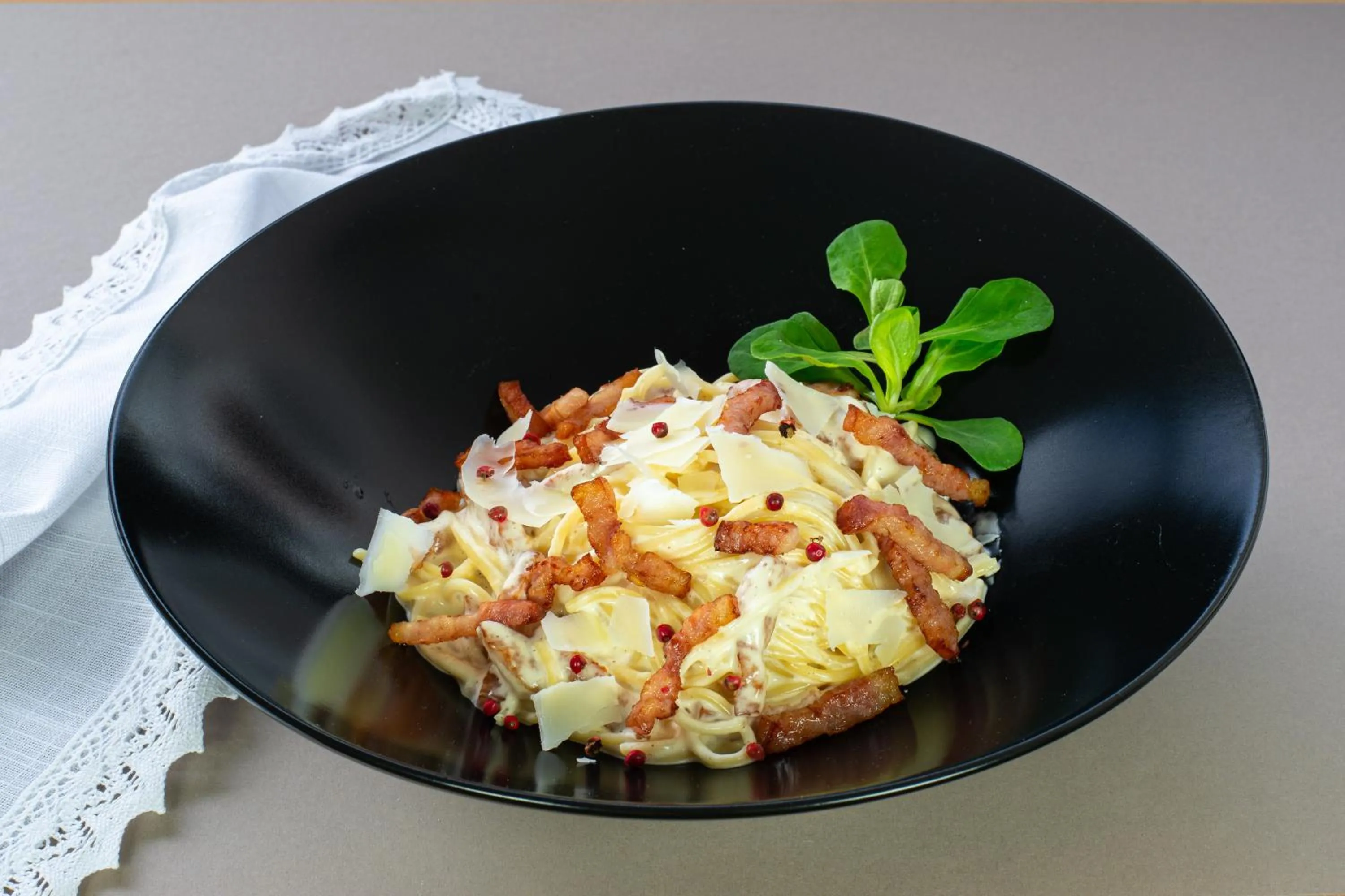 Restaurant/places to eat in Pensiunea Banffy