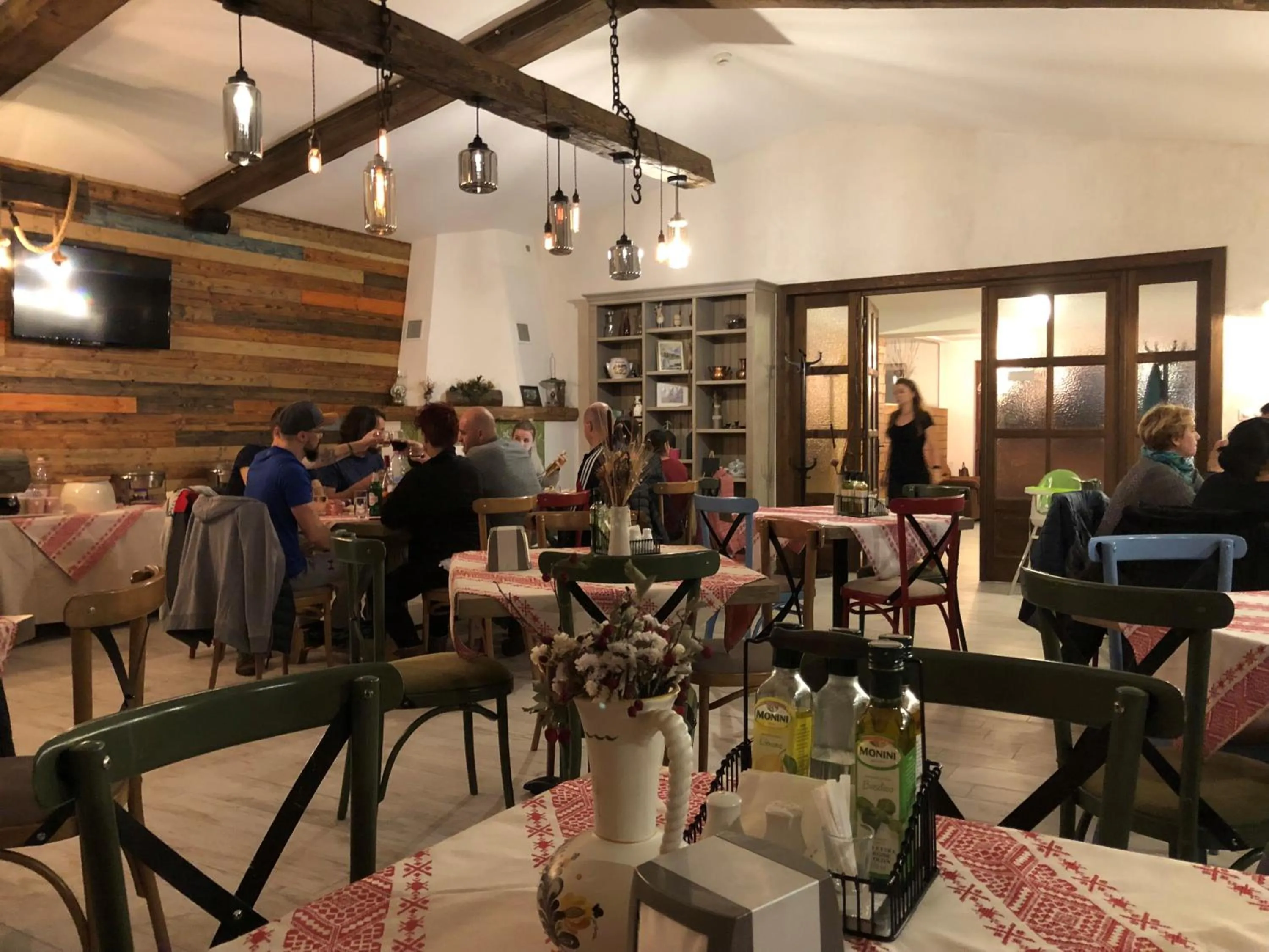 Restaurant/places to eat in Pensiunea Banffy